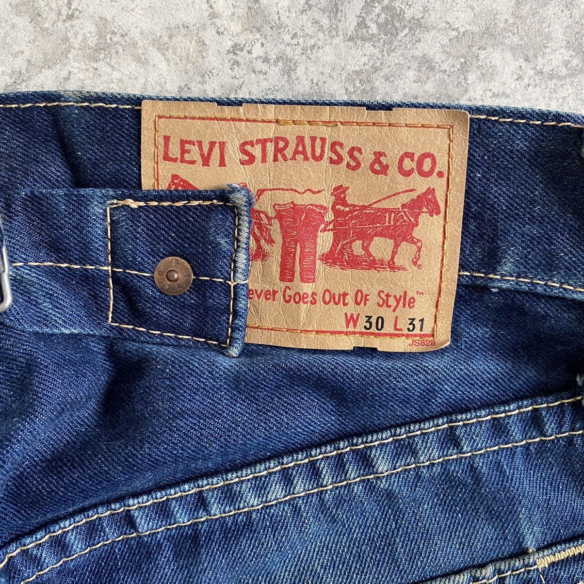 Levi's Vintage Levi's 902 Faded Blue Cinch Back Wide Leg Jeans Size US 30 / EU 46 - 23 Thumbnail