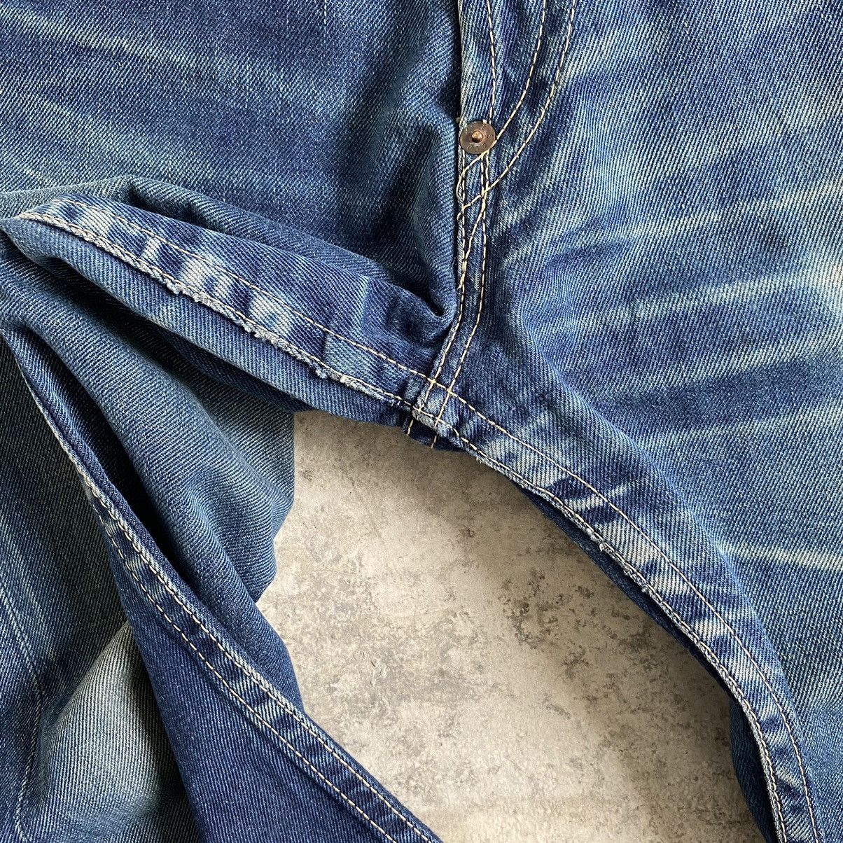 Levi's Vintage Levi's 902 Faded Blue Cinch Back Wide Leg Jeans Size US 30 / EU 46 - 12 Thumbnail