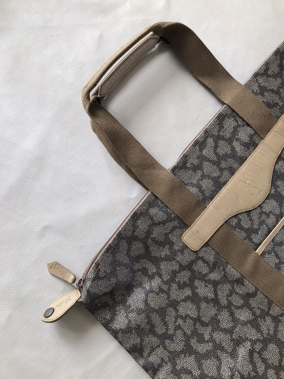 Yves Saint Laurent YSL Travel Bag Yves Saint Laurent Clutch Bag Size ONE SIZE - 3 Thumbnail