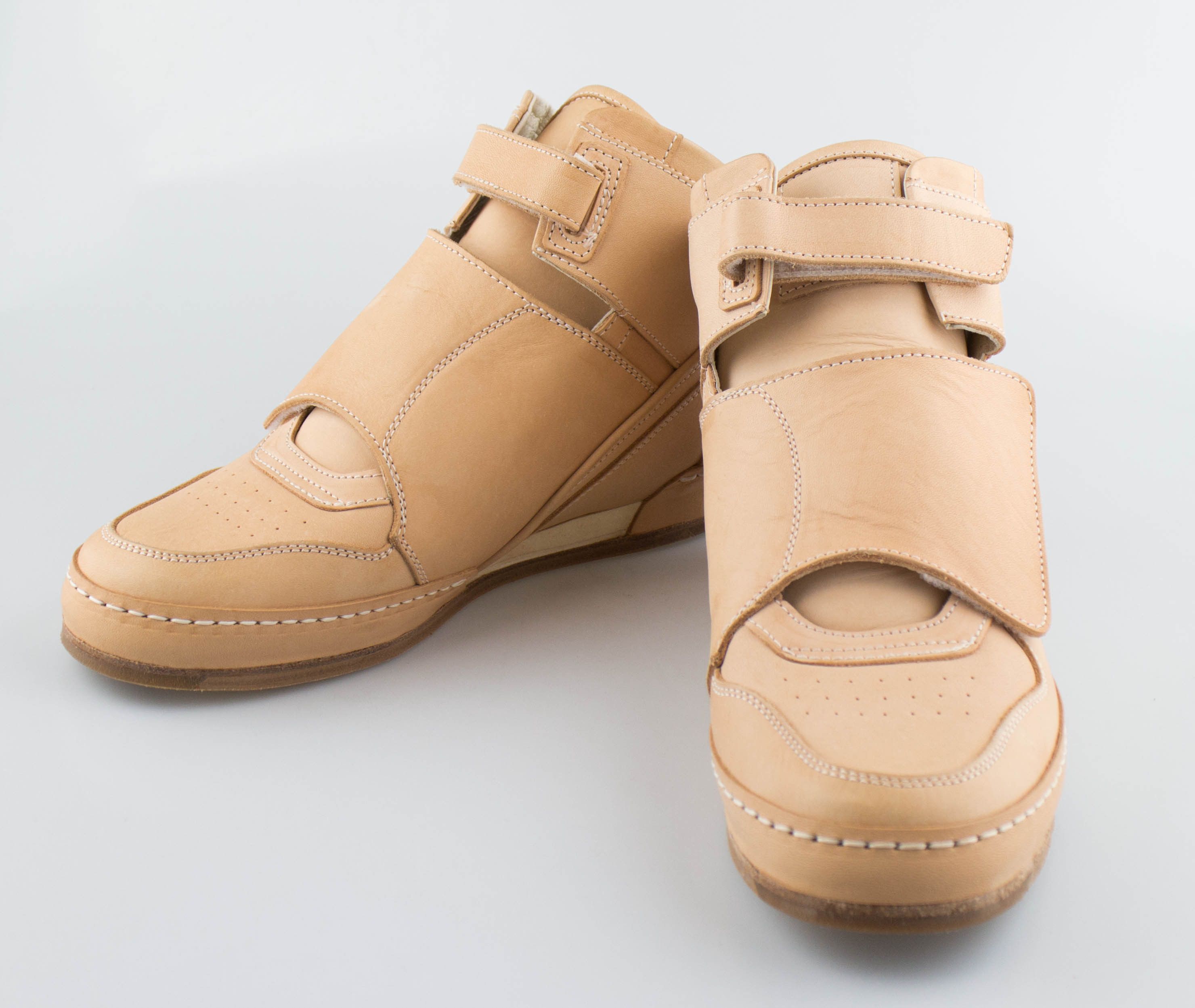 MIP-06 Reebok 'Alien Stomper' Beige Sneakers