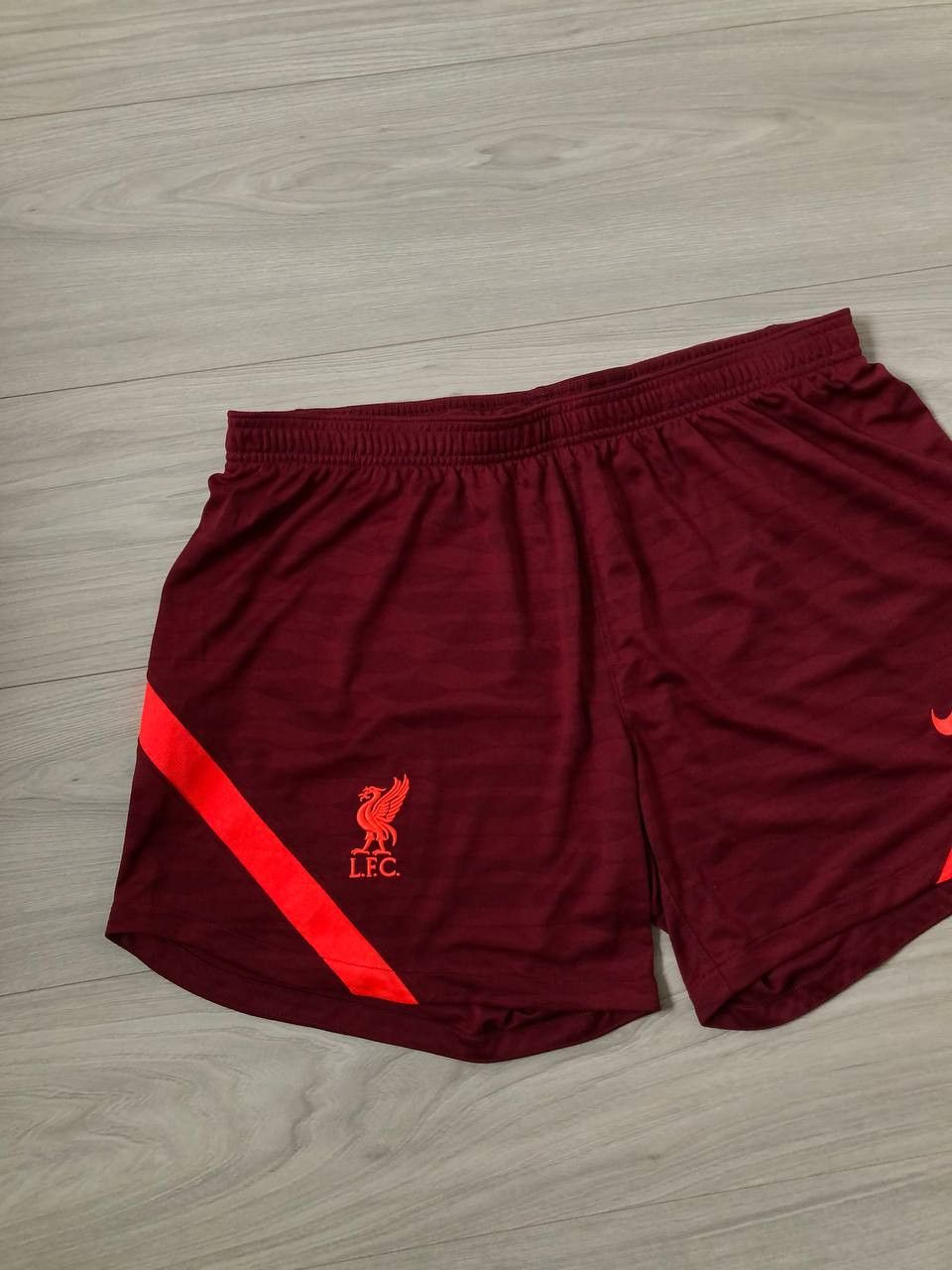 Nike LIVERPOOL HOME FOOTBALL SOCCER SHORTS NIKE Size US 36 / EU 52 - 3 Thumbnail