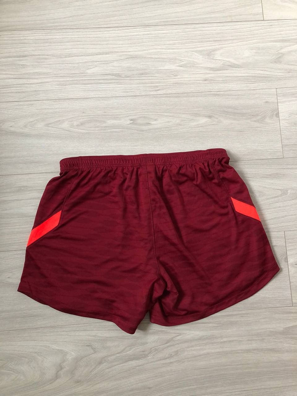 Nike LIVERPOOL HOME FOOTBALL SOCCER SHORTS NIKE Size US 36 / EU 52 - 2 Thumbnail