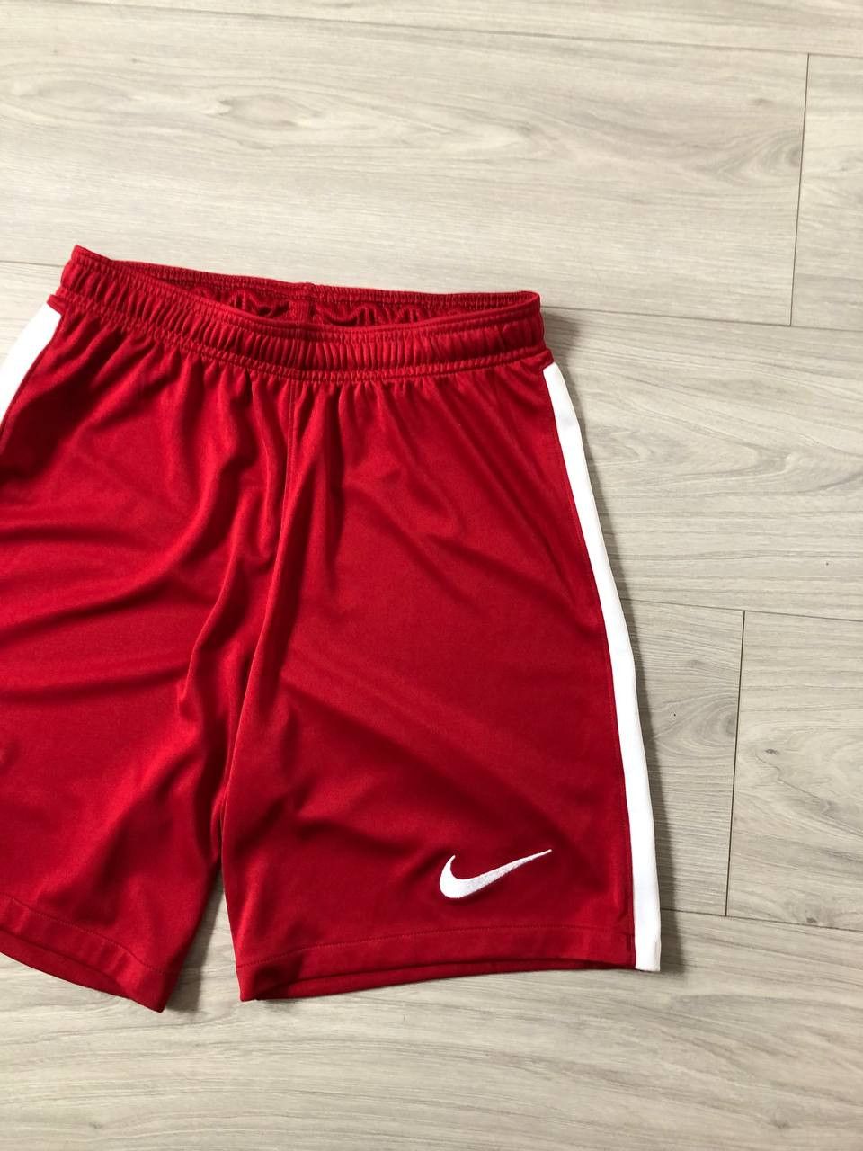 Nike LIVERPOOL HOME FOOTBALL SOCCER SHORTS NIKE Size US 32 / EU 48 - 2 Thumbnail