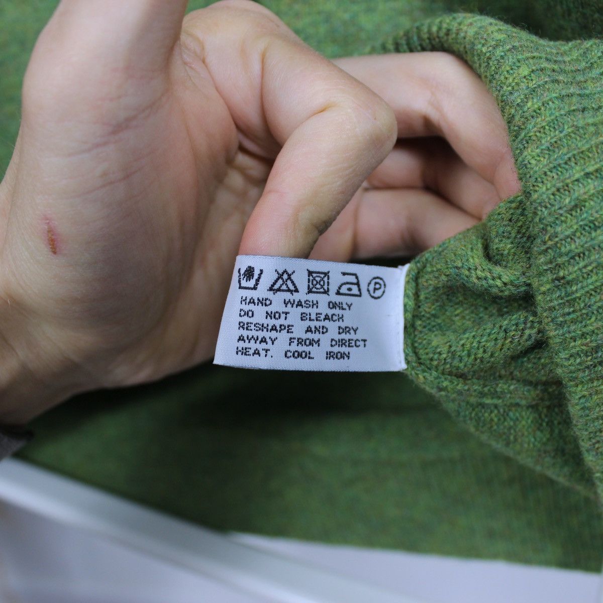 Burberry Vintage Thomas Burberry Sweater Knitwear Wool Size US XL / EU 56 / 4 - 6 Thumbnail