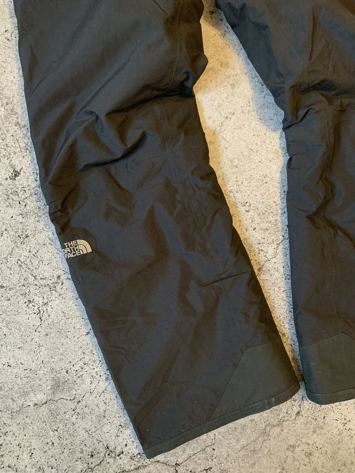 The North Face The north face grey ski pants hyvent pants Size US 30 / EU 46 - 6 Thumbnail