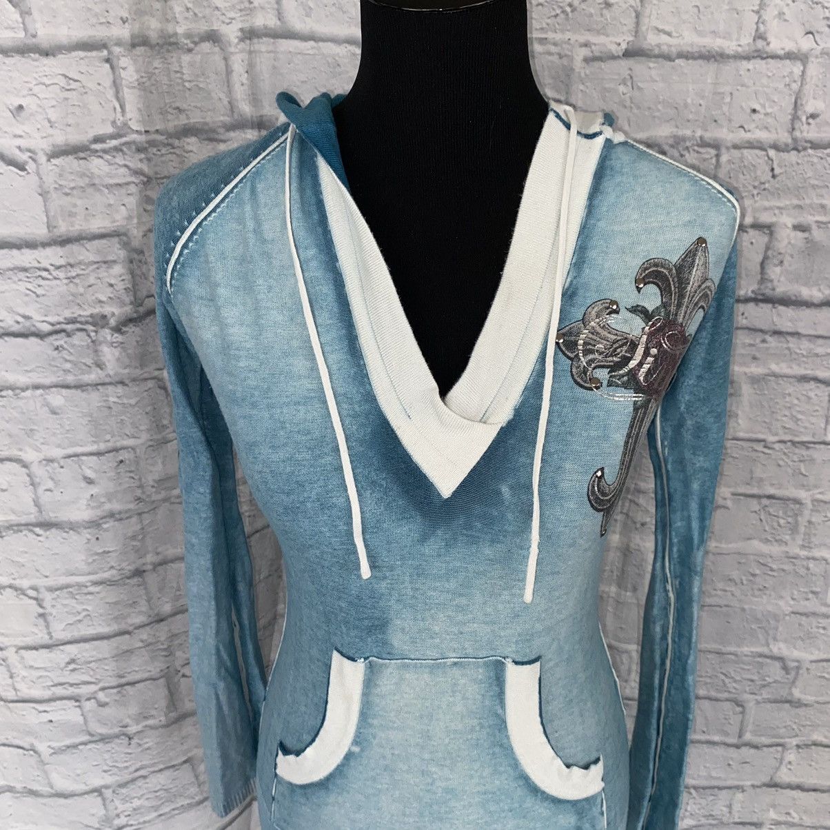 Other Sinful v-cut graphic print Longsleeve pullover hoodie sz M Size M / US 6-8 / IT 42-44 - 3 Thumbnail