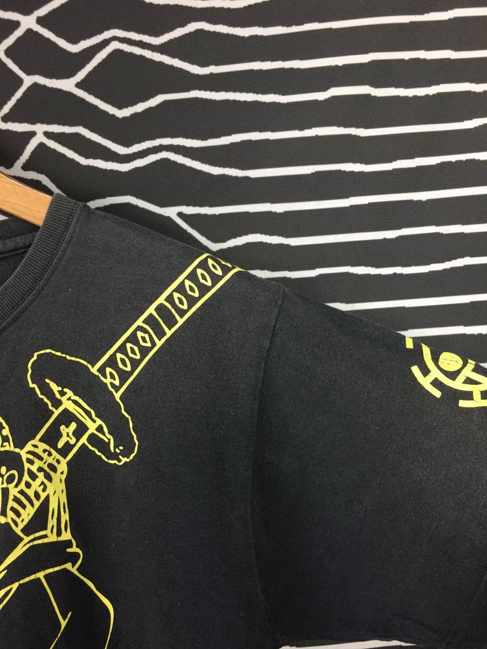 Anime Vtg One Piece Anime Surgeon Of Death Trafalgar Law Tee Size US M / EU 48-50 / 2 - 5 Thumbnail