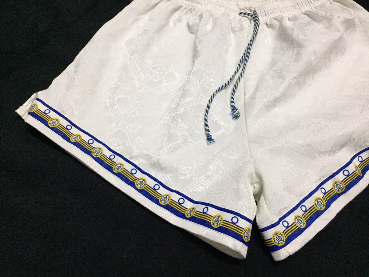 Vintage Vintage 1992 Leeds United football club Shorts Size US 30 / EU 46 - 5 Thumbnail