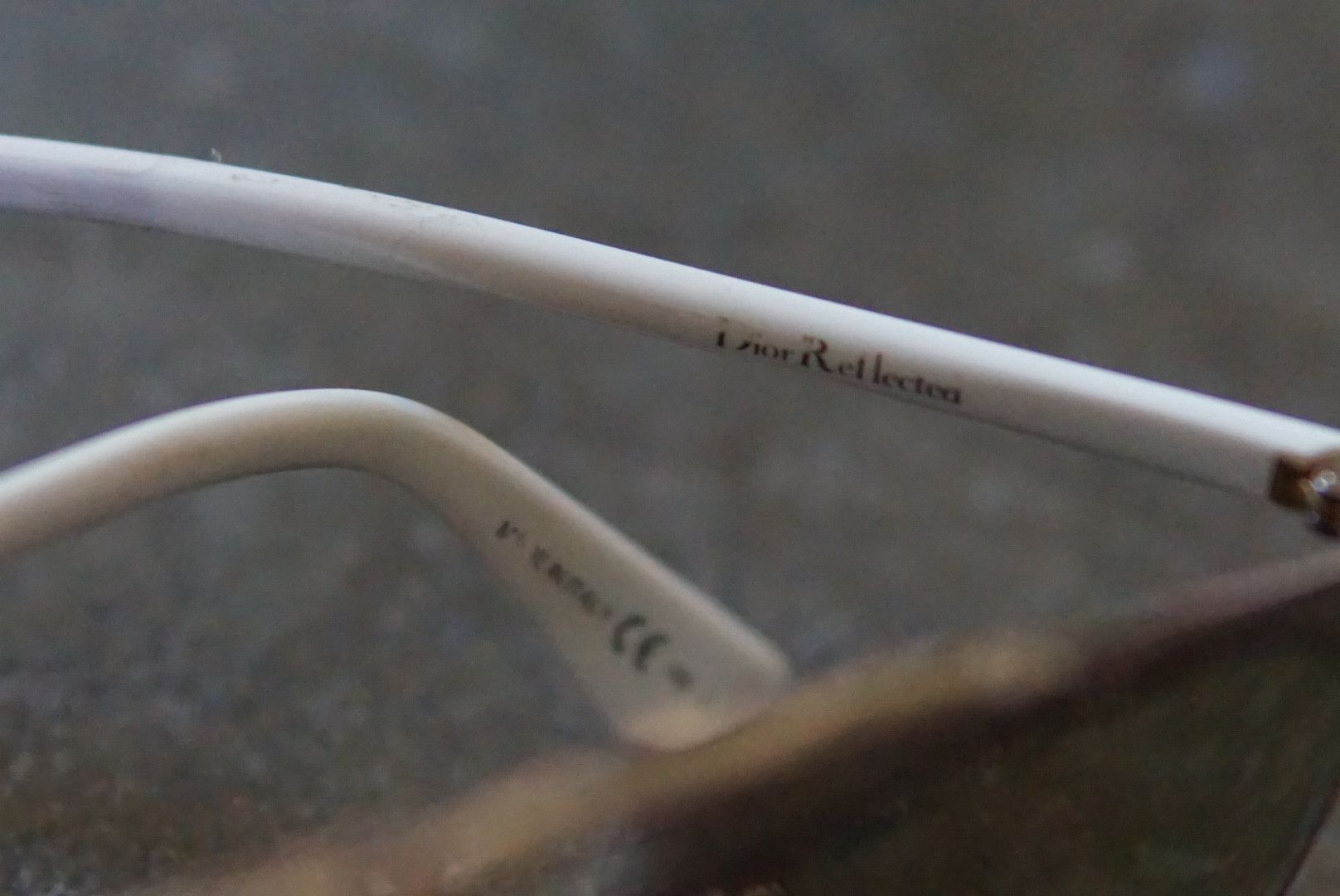 FLAW Christian Dior Sunglasses 31UHA Gold White