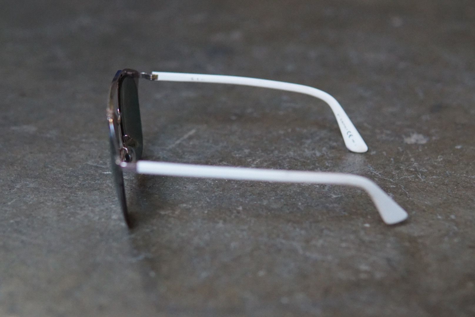 FLAW Christian Dior Sunglasses 31UHA Gold White
