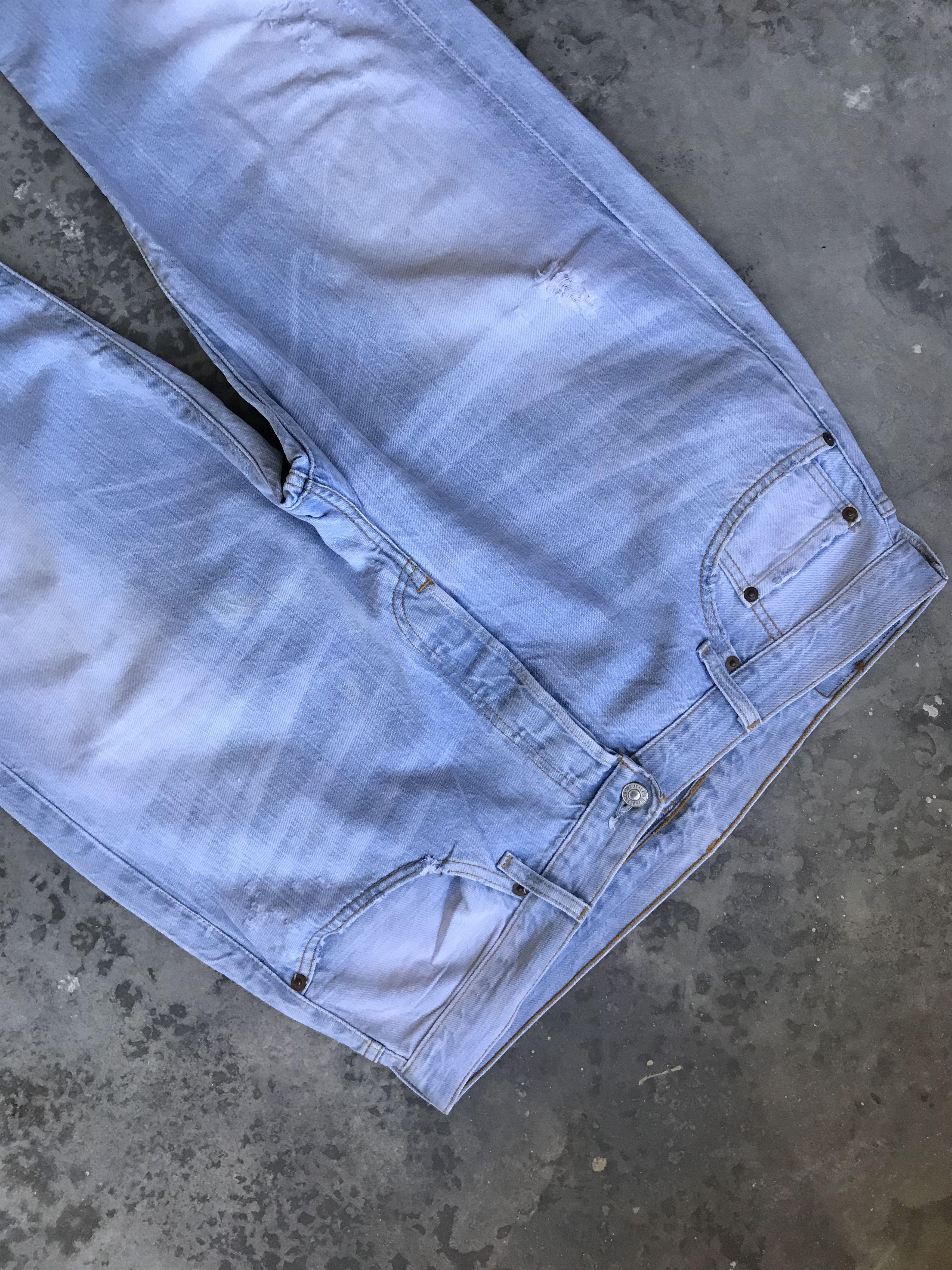VLEV51 Levis 501 Light Distressed Light Wash Jeans