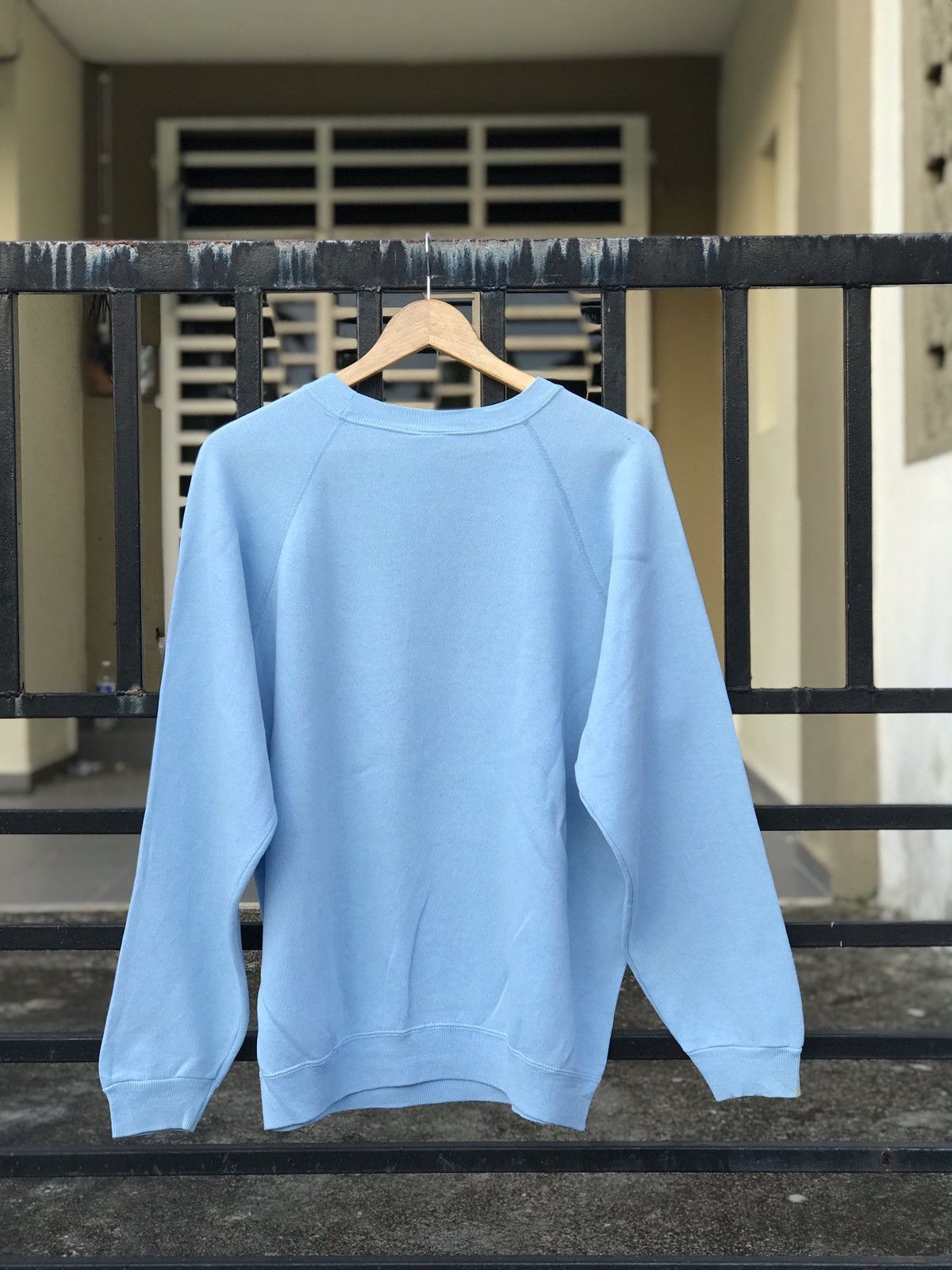 Hanes Vintage 90s Edward R. Turner sweatshirt. Size US L / EU 52-54 / 3 - 2 Thumbnail
