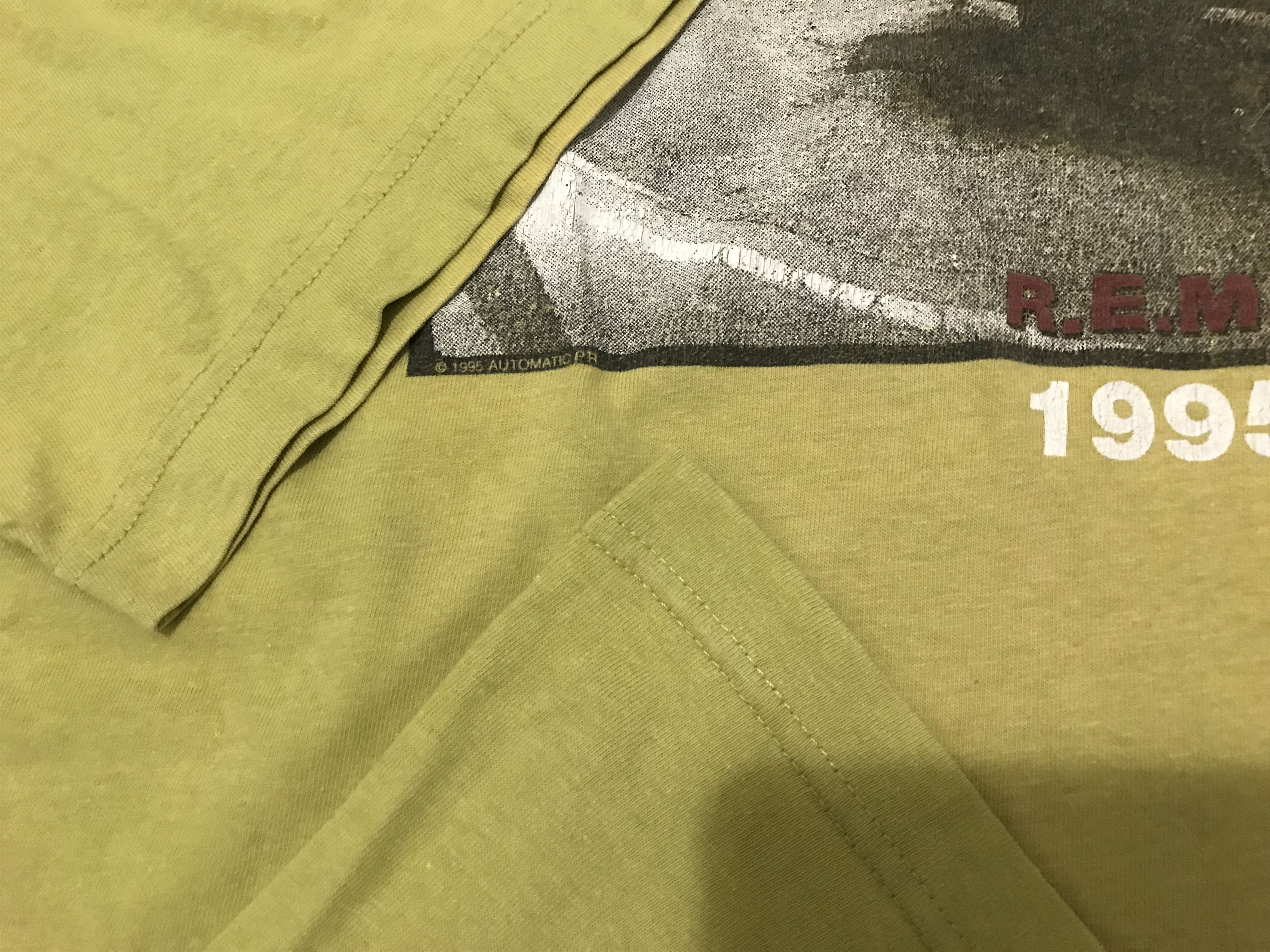 R.E.M. Vintage 1995 REM Automatic Tour Tshirt Size US XL / EU 56 / 4 - 4 Thumbnail