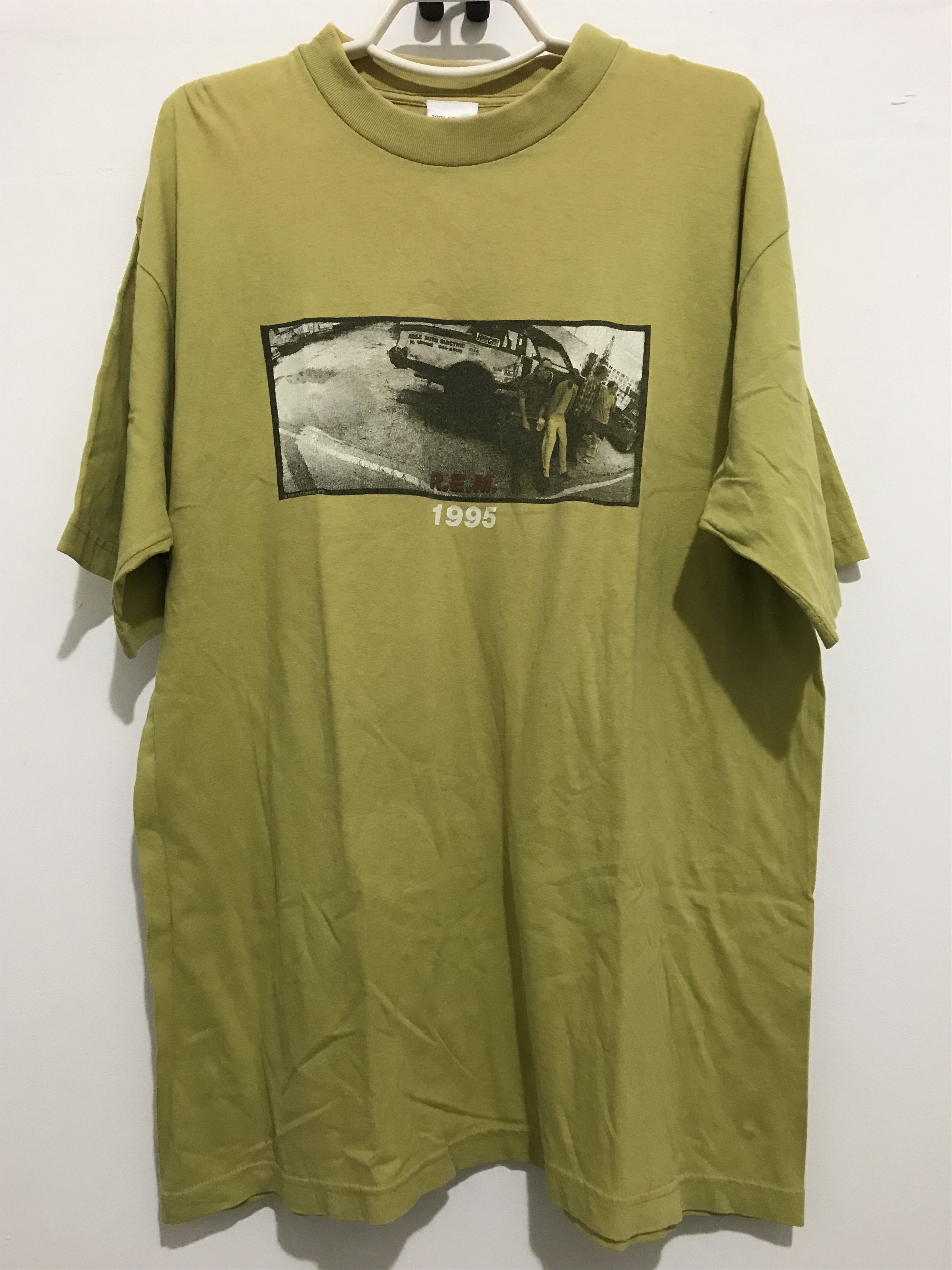 R.E.M. Vintage 1995 REM Automatic Tour Tshirt Size US XL / EU 56 / 4 - 1 Thumbnail