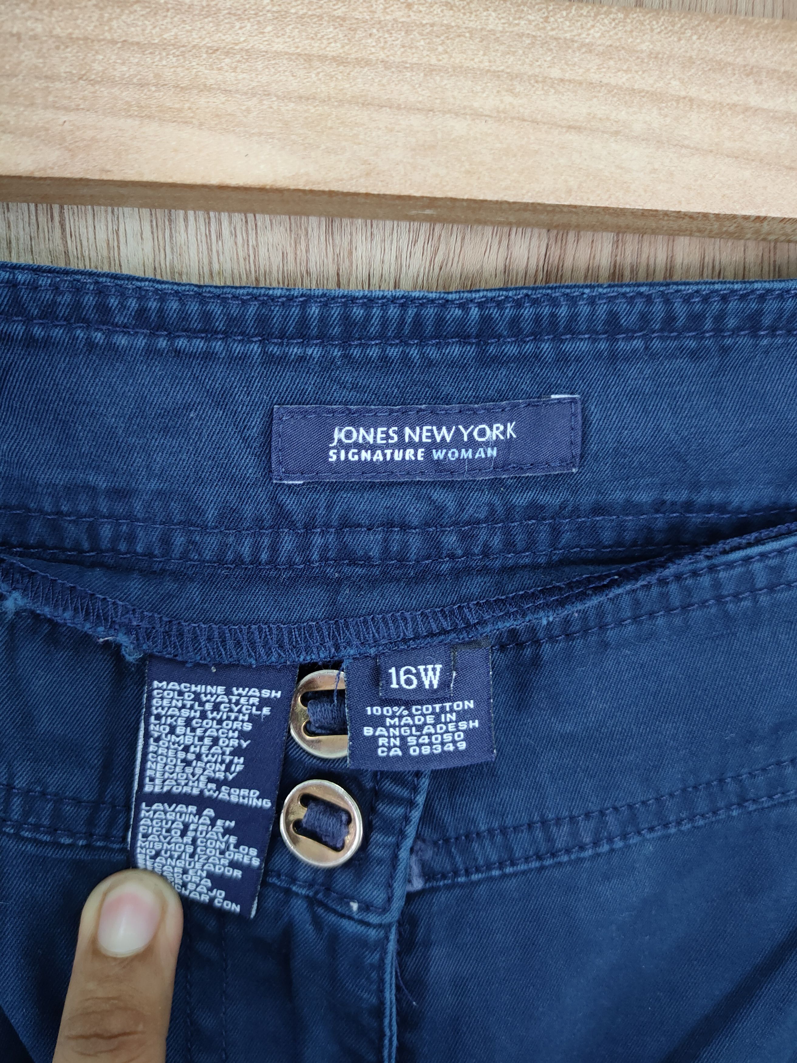 Jones New York DLL Jones New York blue cropped cargo pants #1002 Size US 35 - 7 Thumbnail