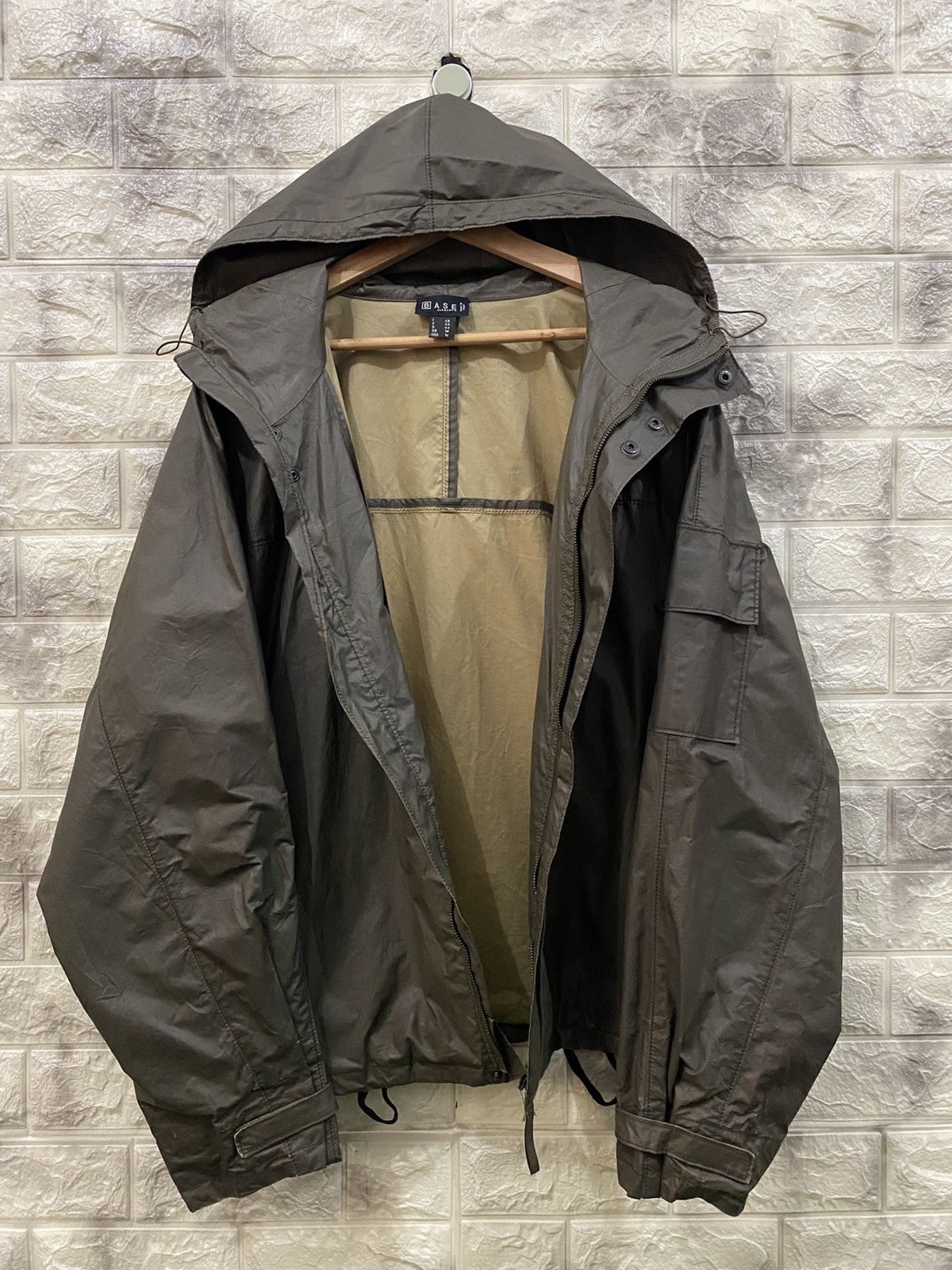 Base London Base elements made in italy Windbreaker Size US M / EU 48-50 / 2 - 6 Thumbnail