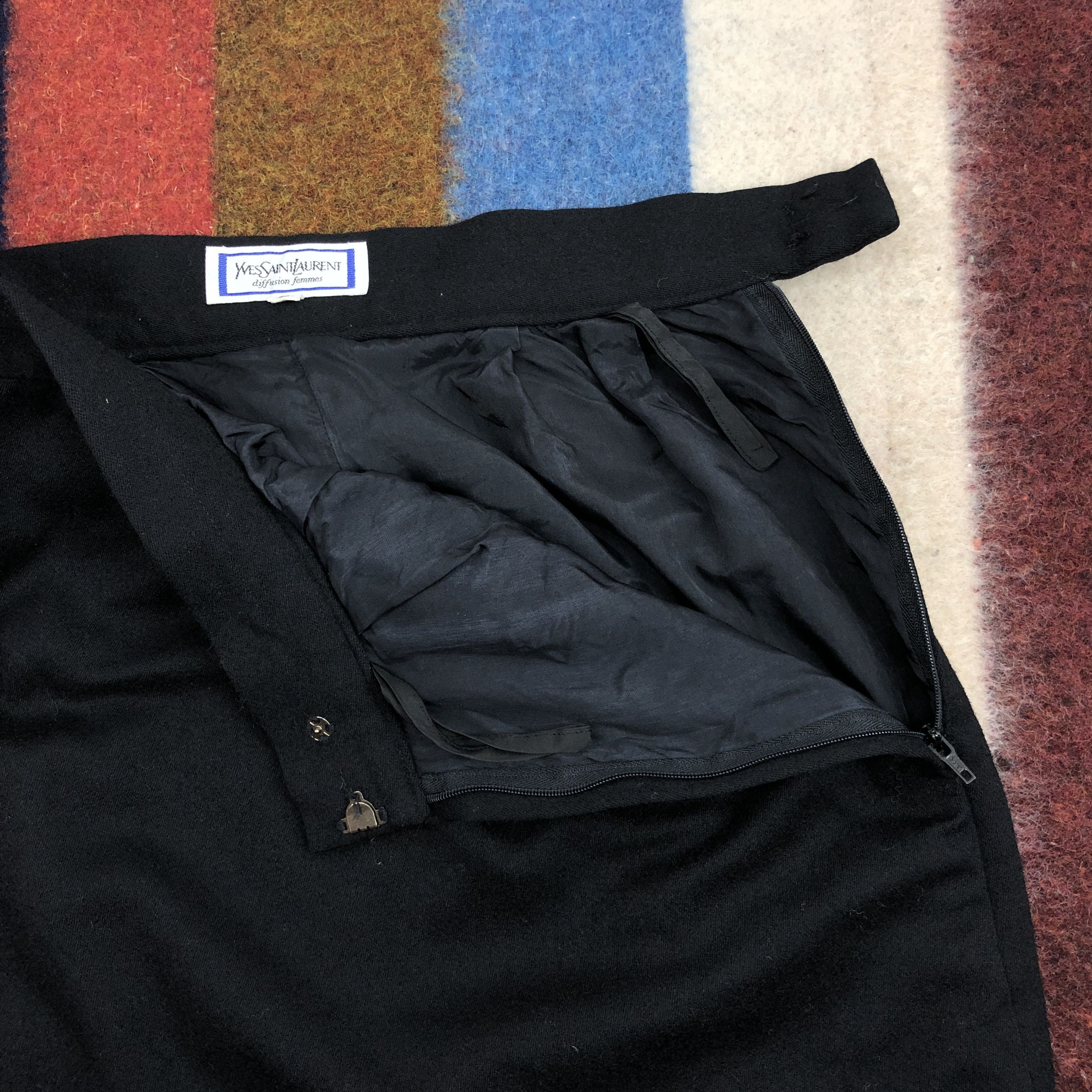 Yves Saint Laurent Vintage YSL Casual Skirt Mini Skirt #0453/S Size 27" / US 4 / IT 40 - 3 Thumbnail