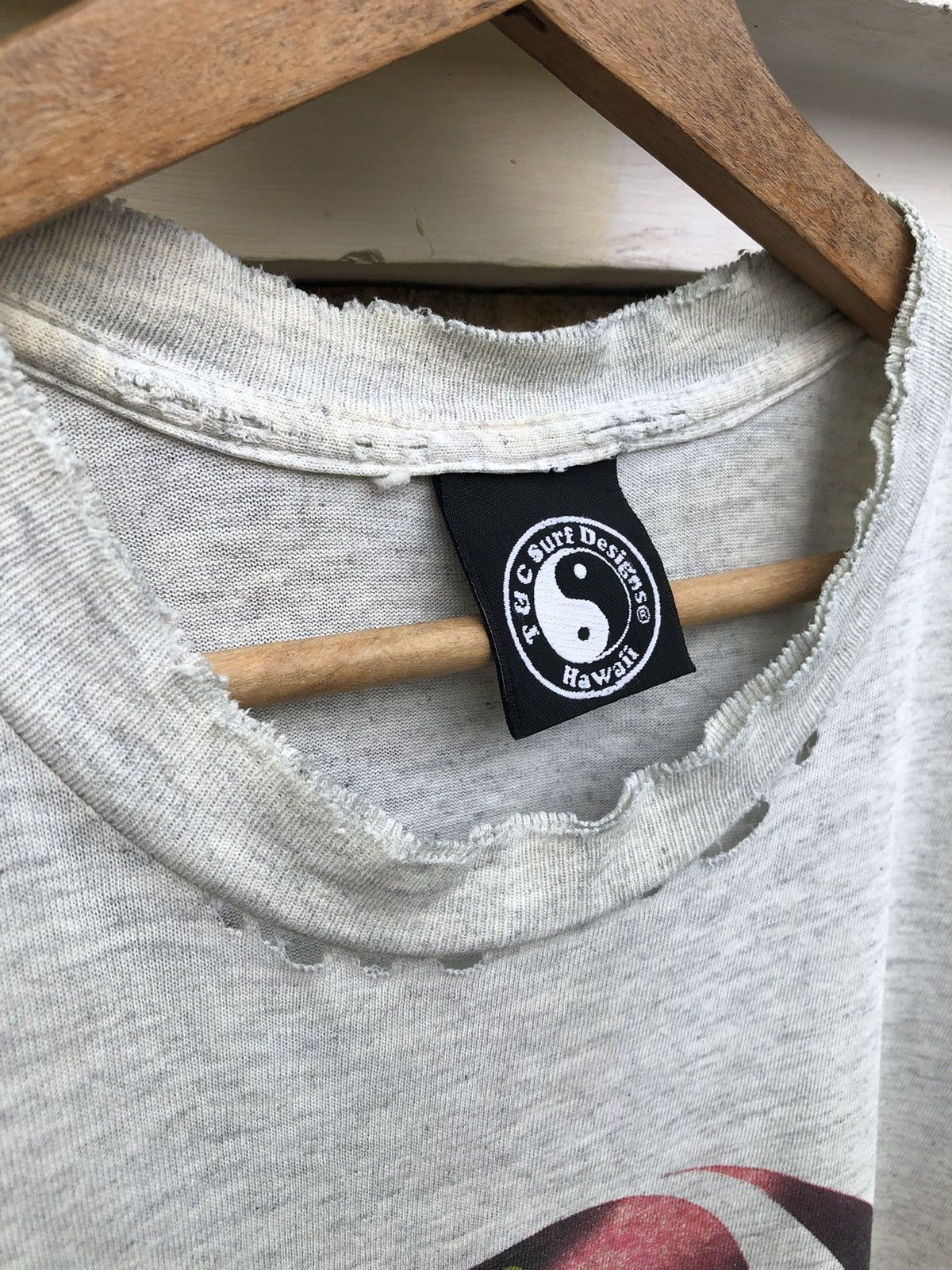 Other Last Drop🔥Very Rare🔥Vintage T&C Surfboards Thrashed Tee Size US L / EU 52-54 / 3 - 6 Thumbnail