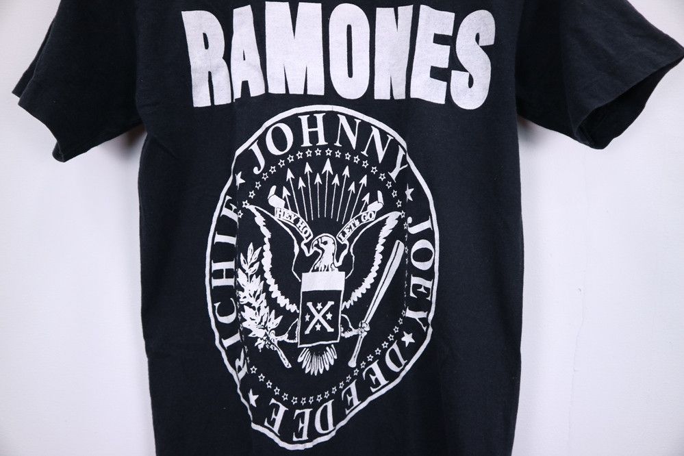 Vintage Vintage 1980s Ramones Big Logo t shirt punk rock Size US S / EU 44-46 / 1 - 2 Thumbnail