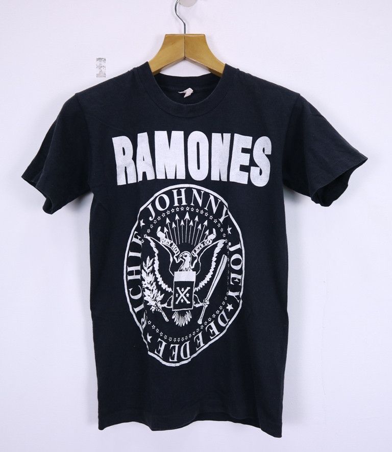 Vintage Vintage 1980s Ramones Big Logo t shirt punk rock Size US S / EU 44-46 / 1 - 1 Thumbnail