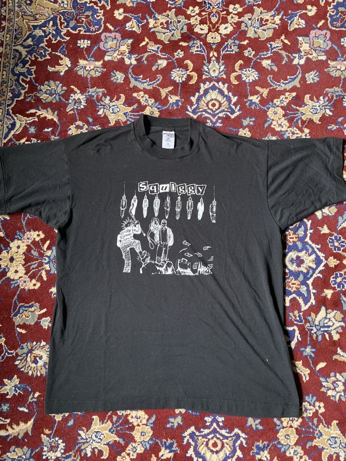 Squiggly 90s Bank Tee Punk XL