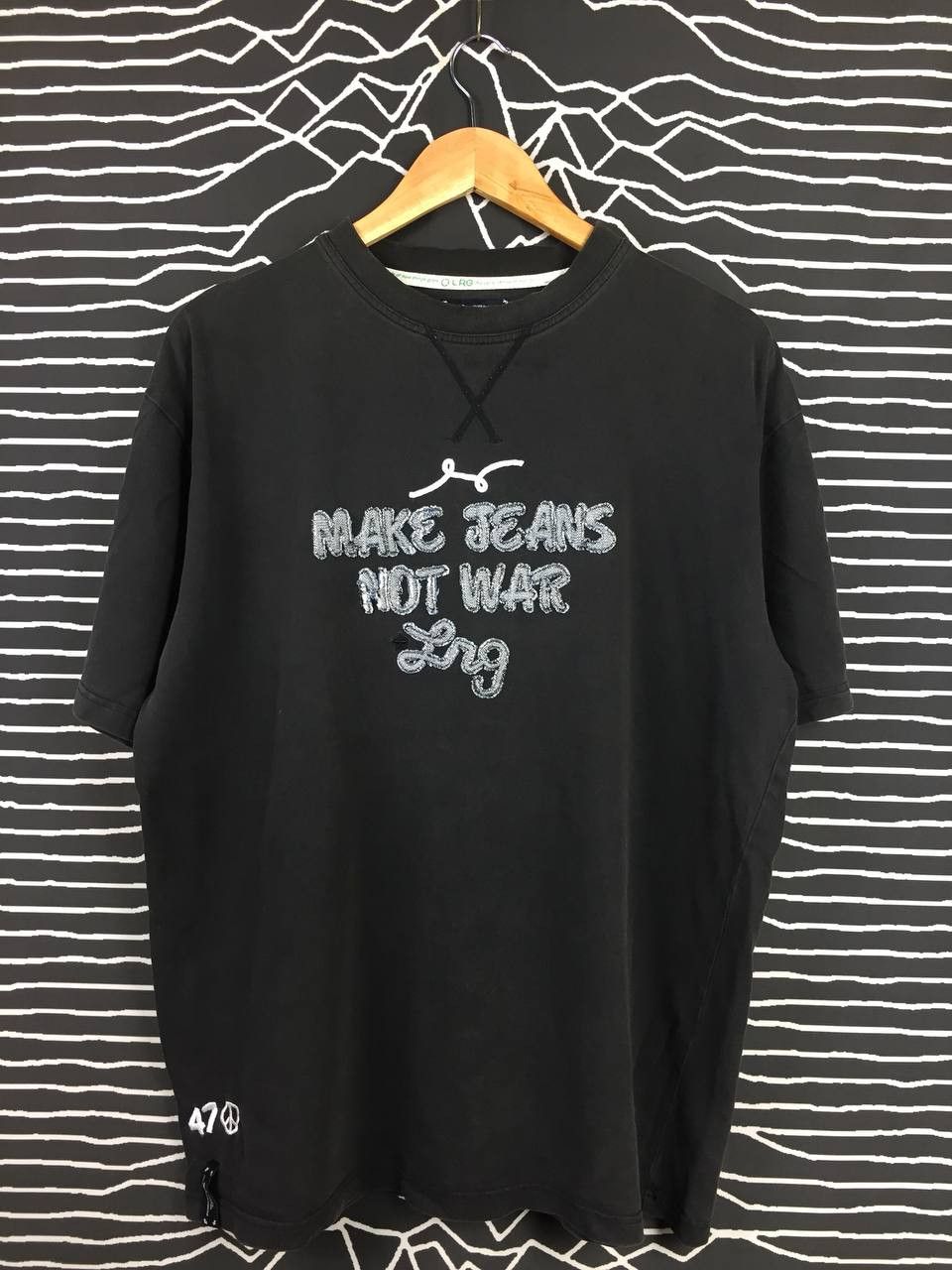 LRG Vtg LRG Lifted Research Group Make Jeans Not War Tee Size US L / EU 52-54 / 3 - 3 Thumbnail