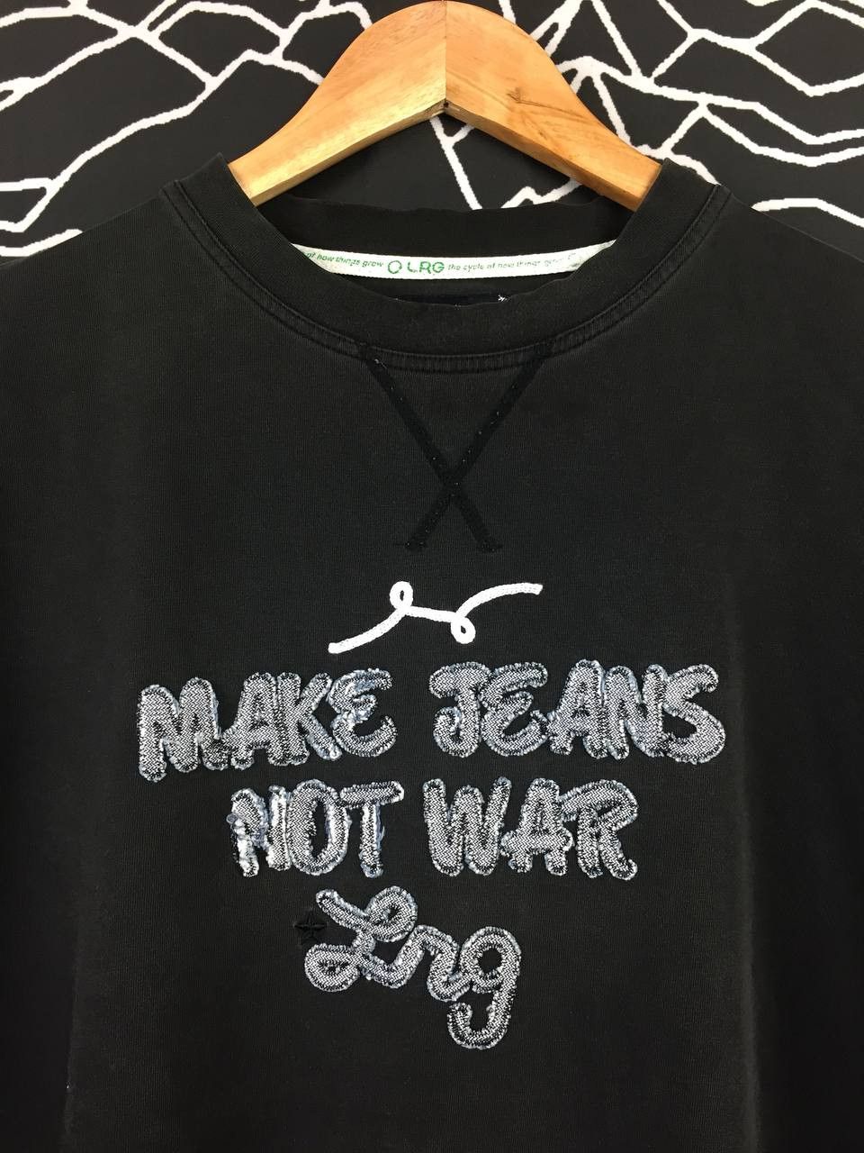 LRG Vtg LRG Lifted Research Group Make Jeans Not War Tee Size US L / EU 52-54 / 3 - 4 Thumbnail