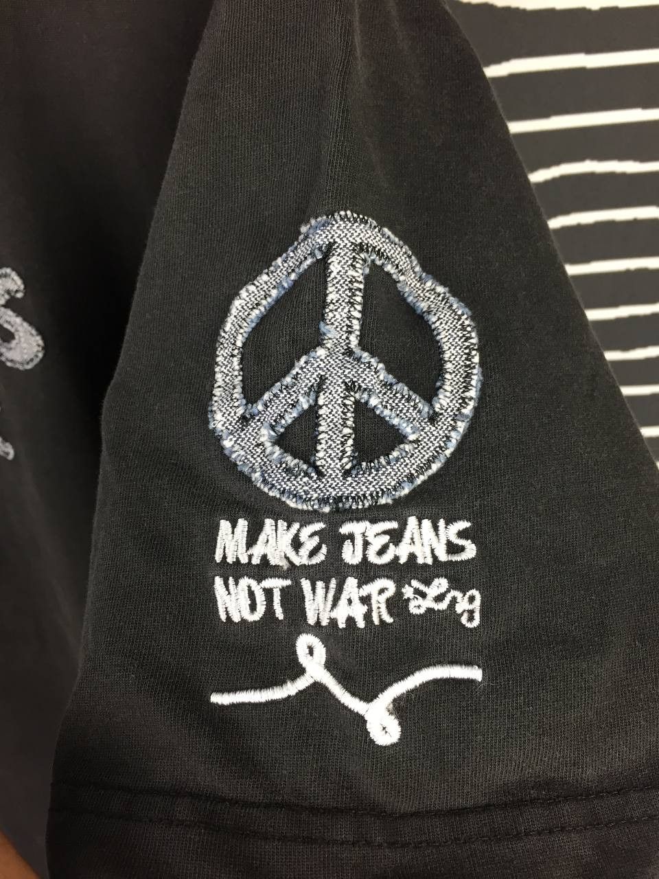 LRG Vtg LRG Lifted Research Group Make Jeans Not War Tee Size US L / EU 52-54 / 3 - 6 Thumbnail