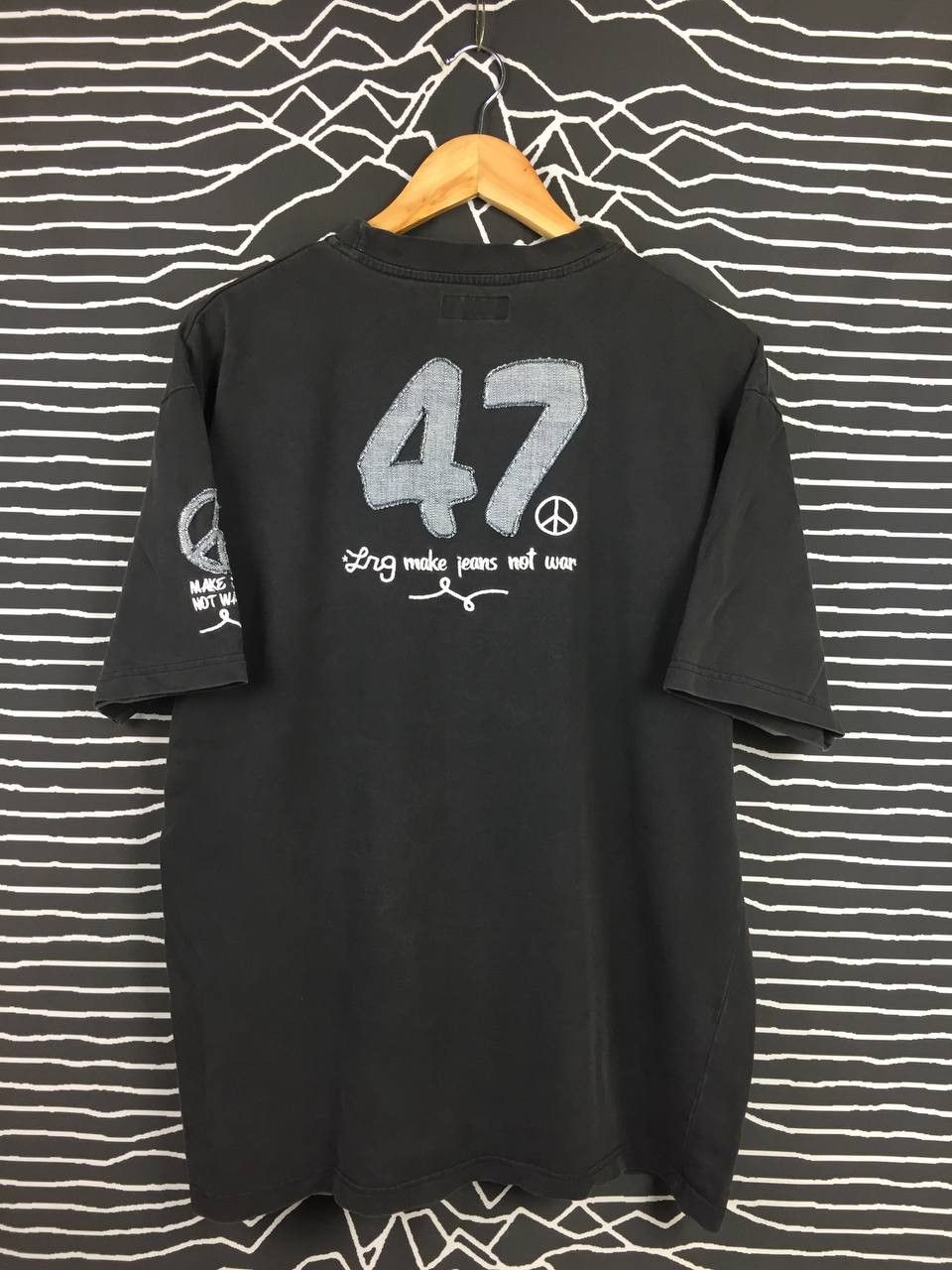 LRG Vtg LRG Lifted Research Group Make Jeans Not War Tee Size US L / EU 52-54 / 3 - 2 Thumbnail