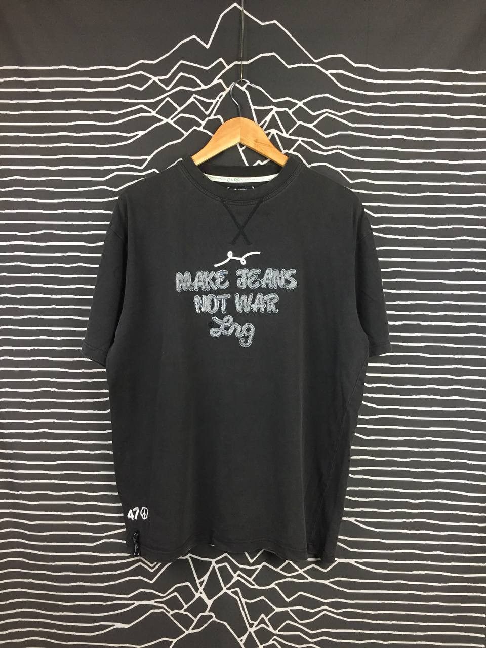 LRG Vtg LRG Lifted Research Group Make Jeans Not War Tee Size US L / EU 52-54 / 3 - 1 Thumbnail