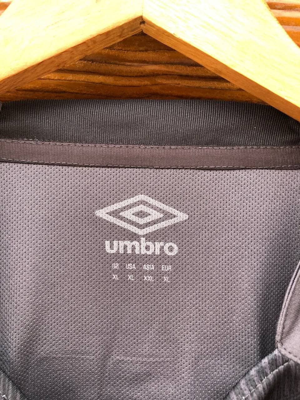 Umbro × Vintage Heart of Midlothian Football Shirt Umbro Soccer Jersey Size US XL / EU 56 / 4 - 8 Thumbnail