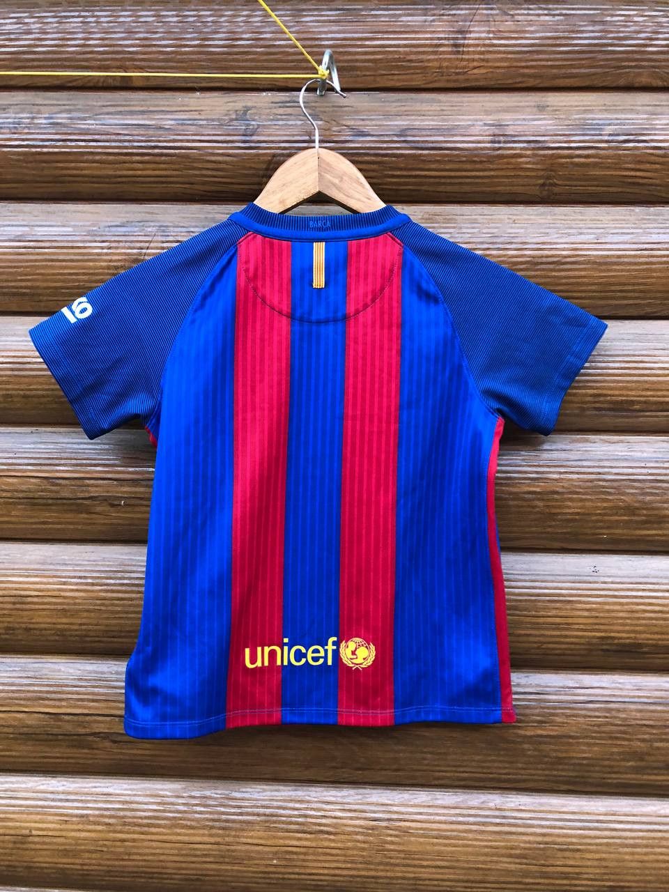 Other BARCELONA HOME FOOTBALL SHIRT JERSEY NIKE KIDS Size US S / EU 44-46 / 1 - 3 Thumbnail