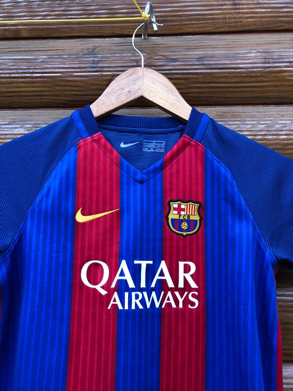 Other BARCELONA HOME FOOTBALL SHIRT JERSEY NIKE KIDS Size US S / EU 44-46 / 1 - 2 Thumbnail