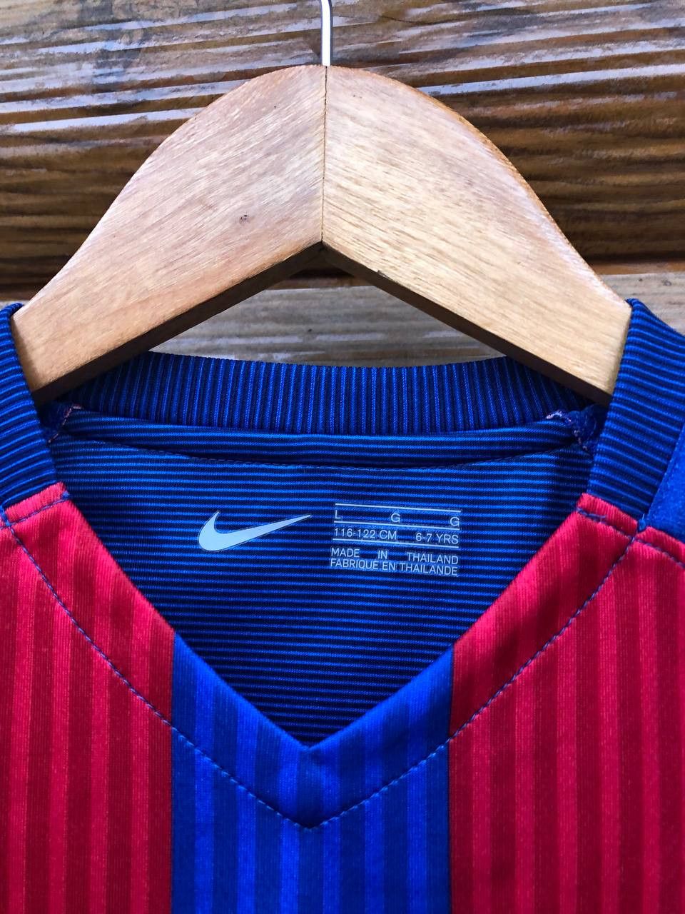 Other BARCELONA HOME FOOTBALL SHIRT JERSEY NIKE KIDS Size US S / EU 44-46 / 1 - 4 Thumbnail