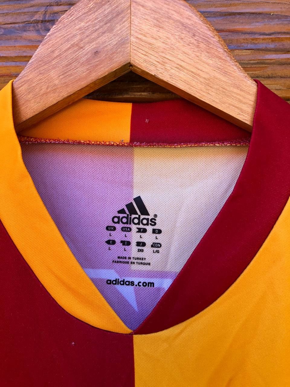 Adidas × Vintage GALATASARAY 2010 HOME FOOTBALL SHIRT SOCCER JERSEY ADIDAS Size US L / EU 52-54 / 3 - 5 Thumbnail