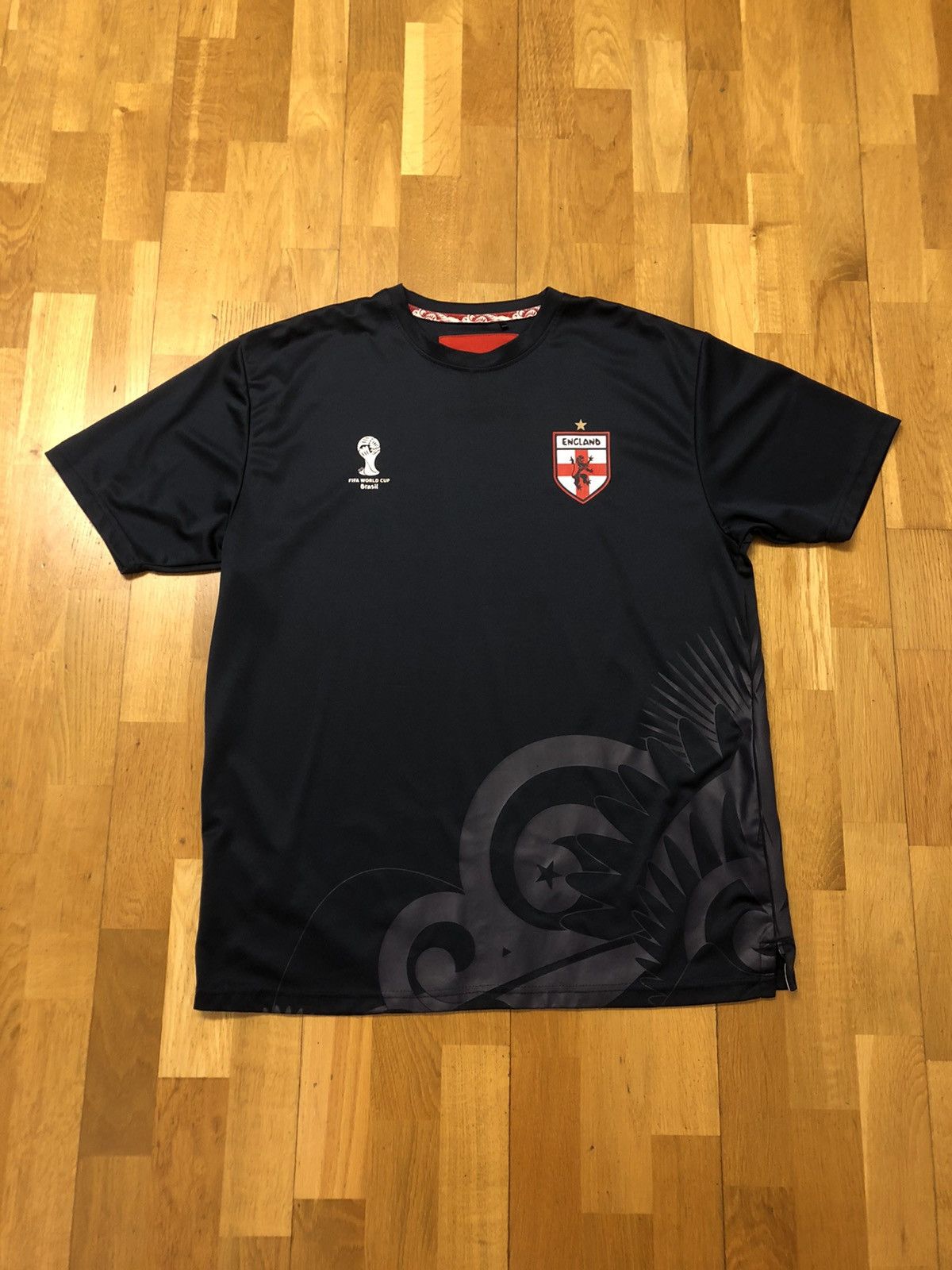 Other ENGLAND SOCCER BRAZIL 2014 FIFA WORLD CUP SOCCER JERSEY Size US L / EU 52-54 / 3 - 1 Thumbnail
