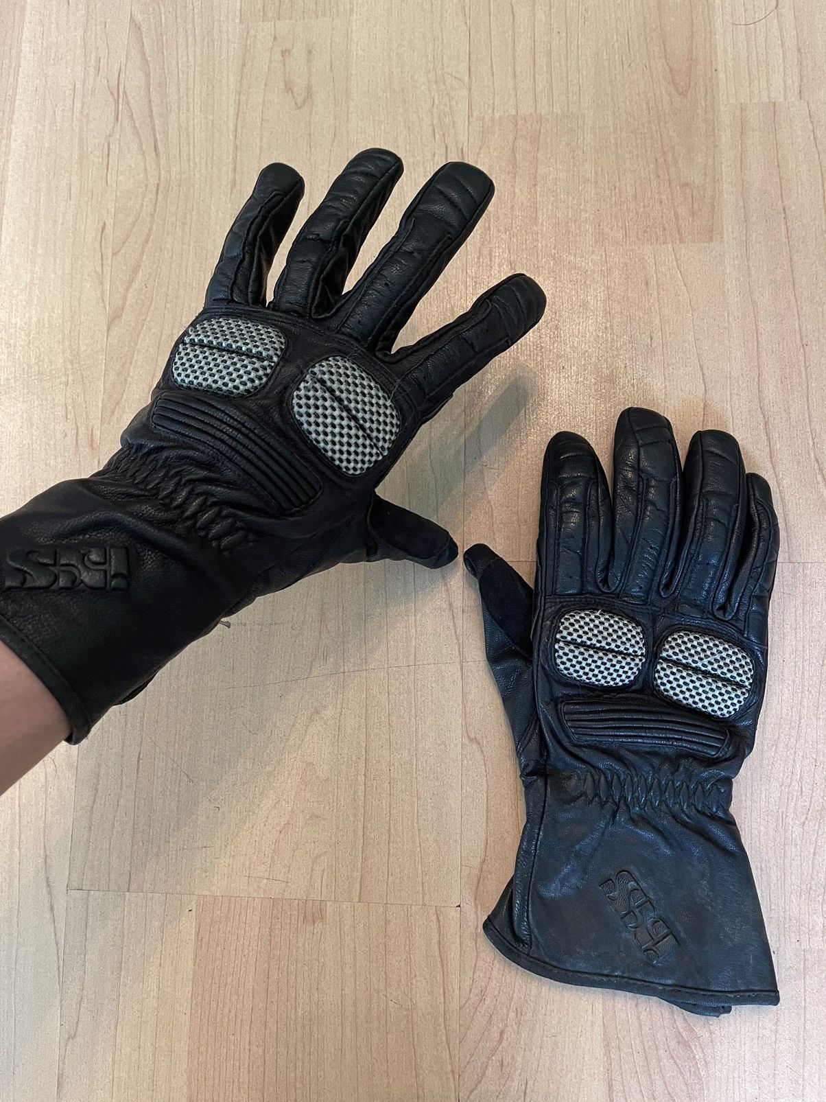 Vintage IXS motorcycle bike leather vintage 90s racing gloves Size 34 - 1 Thumbnail