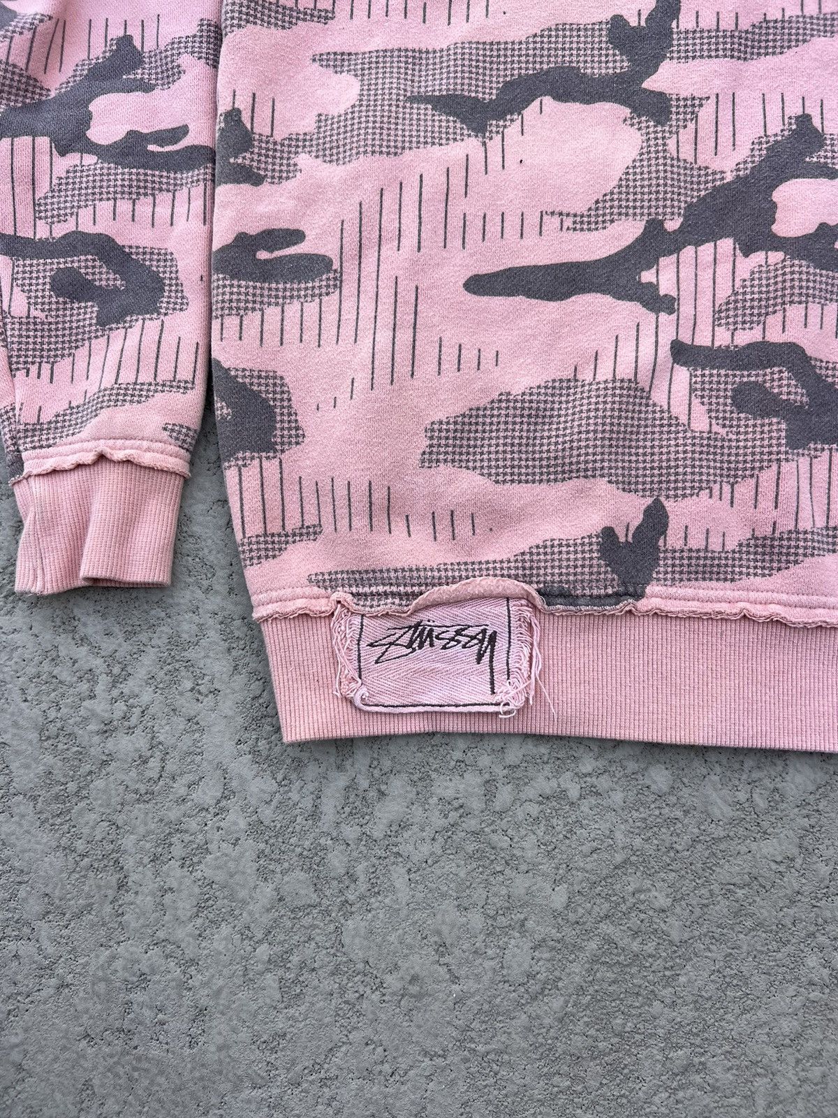 Vintage Stussy Pink Camo Graphic Zip Up Hoodie Size S / US 4 / IT 40 - 2 Preview