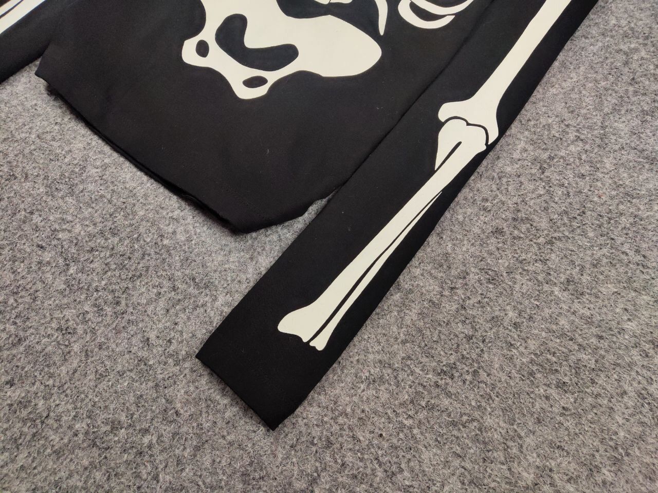 Japanese Brand Vintage Skeleton Phosphoric Print Long Sleeve sweatshirt Size US S / EU 44-46 / 1 - 5 Thumbnail