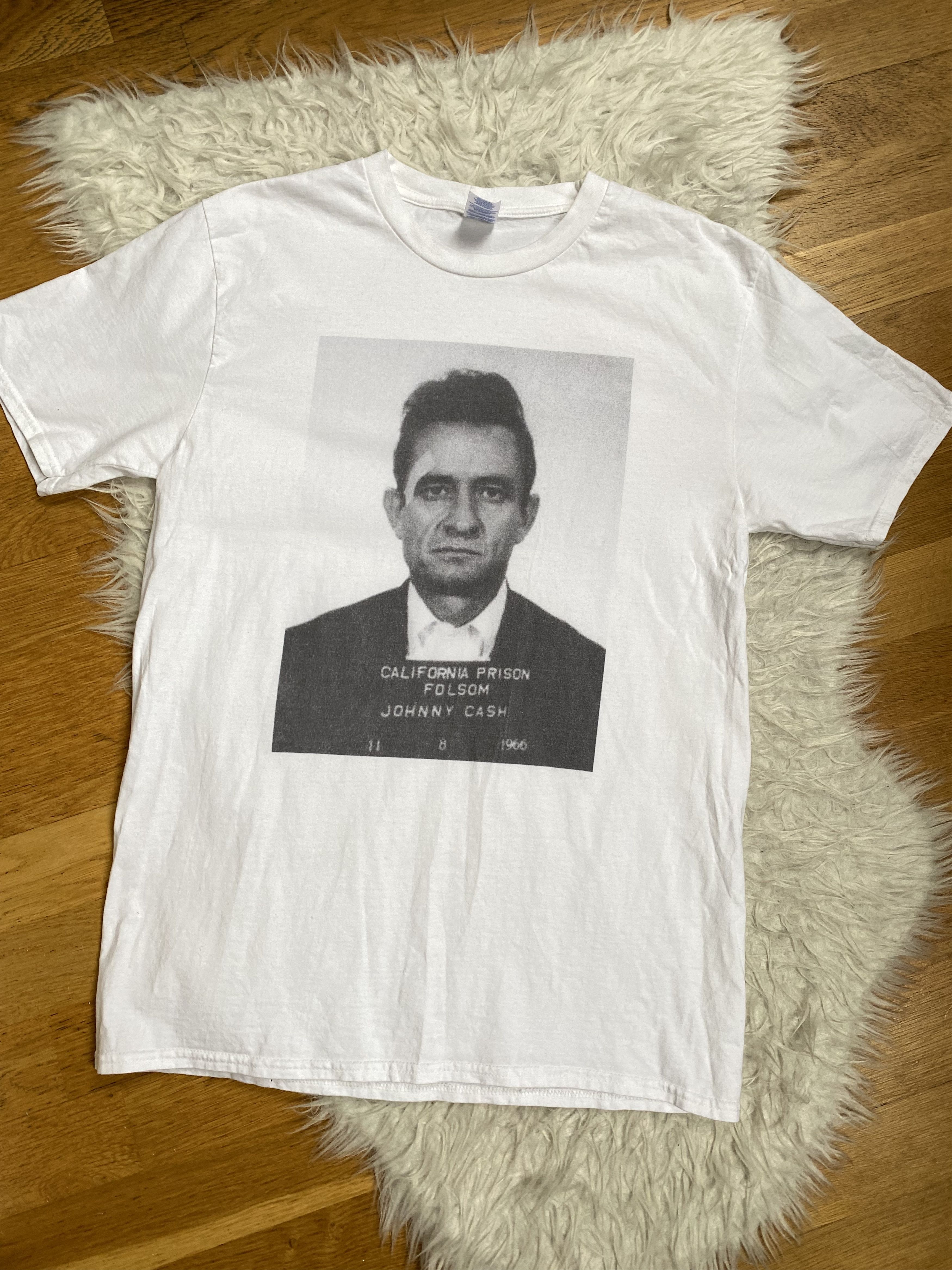 white tshirt johnny cash mugshot gildan L california prison