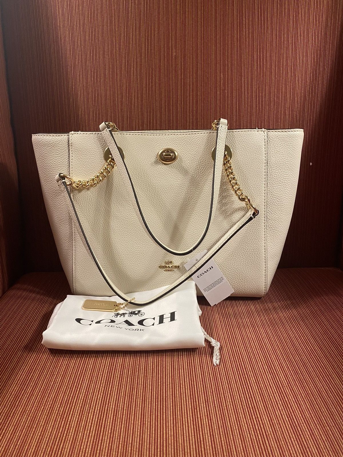 【Coach】Hadley Turnlock Tote Bag ストロー素材 ◆国内発送◆ 公式】コーチアウトレット | ハドリー ターンロック トート