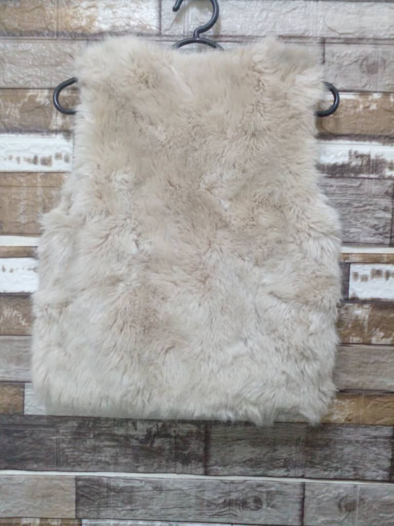 VESTS FUR 23. (CJ7)