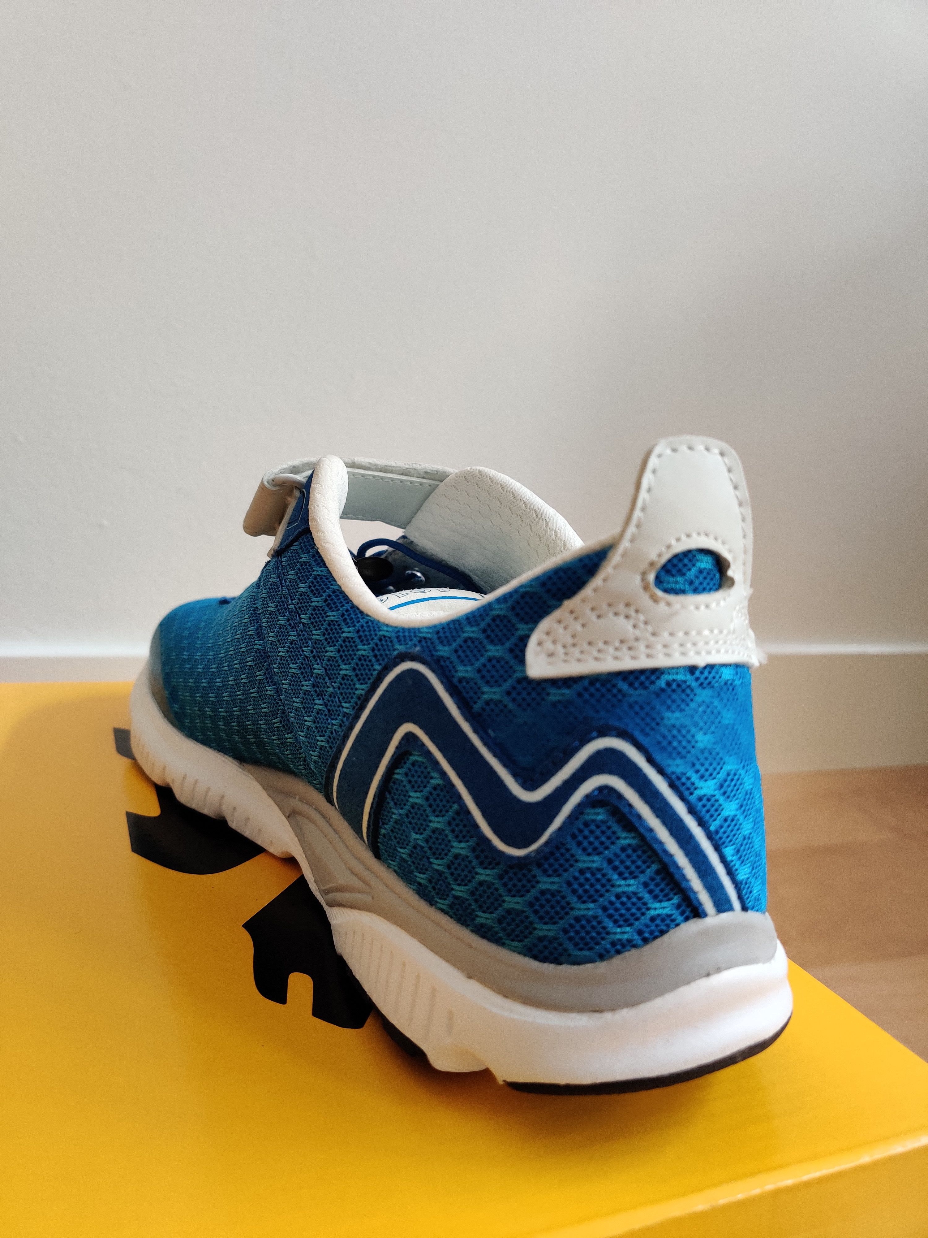 Karhu (NWT) Flow Tri Sneakers - 8.5 US Size US 8.5 / EU 41-42 - 4 Thumbnail