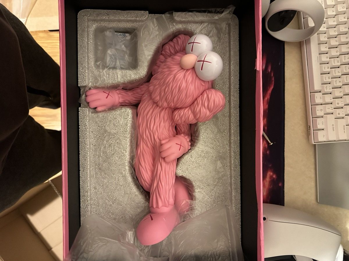 Kaws Kaws “Time Off” Figure Size ONE SIZE - 4 Thumbnail