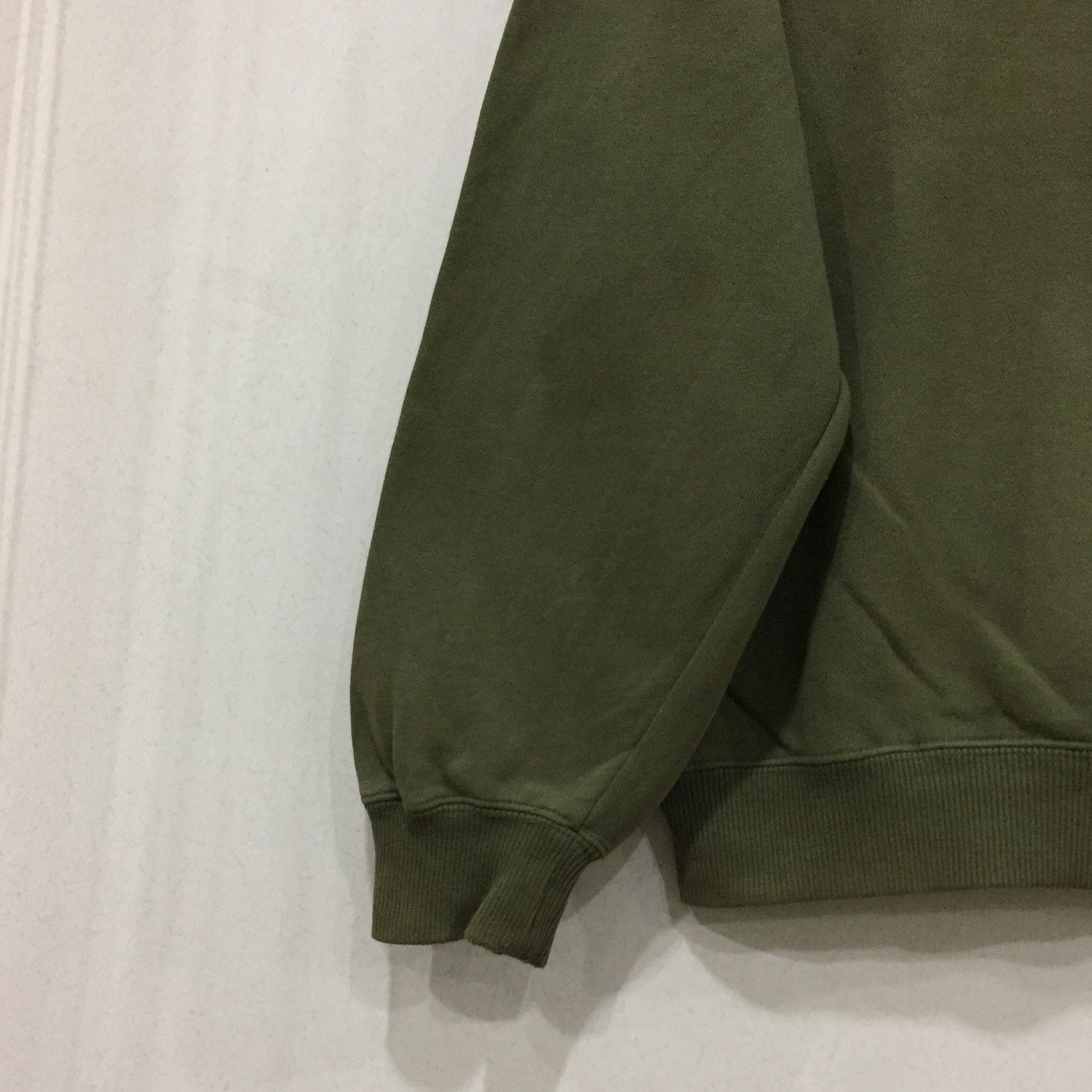Disney × Mickey Mouse MICKEY MOUSE sweatshirt spell out big design.. green army Size US M / EU 48-50 / 2 - 7 Thumbnail