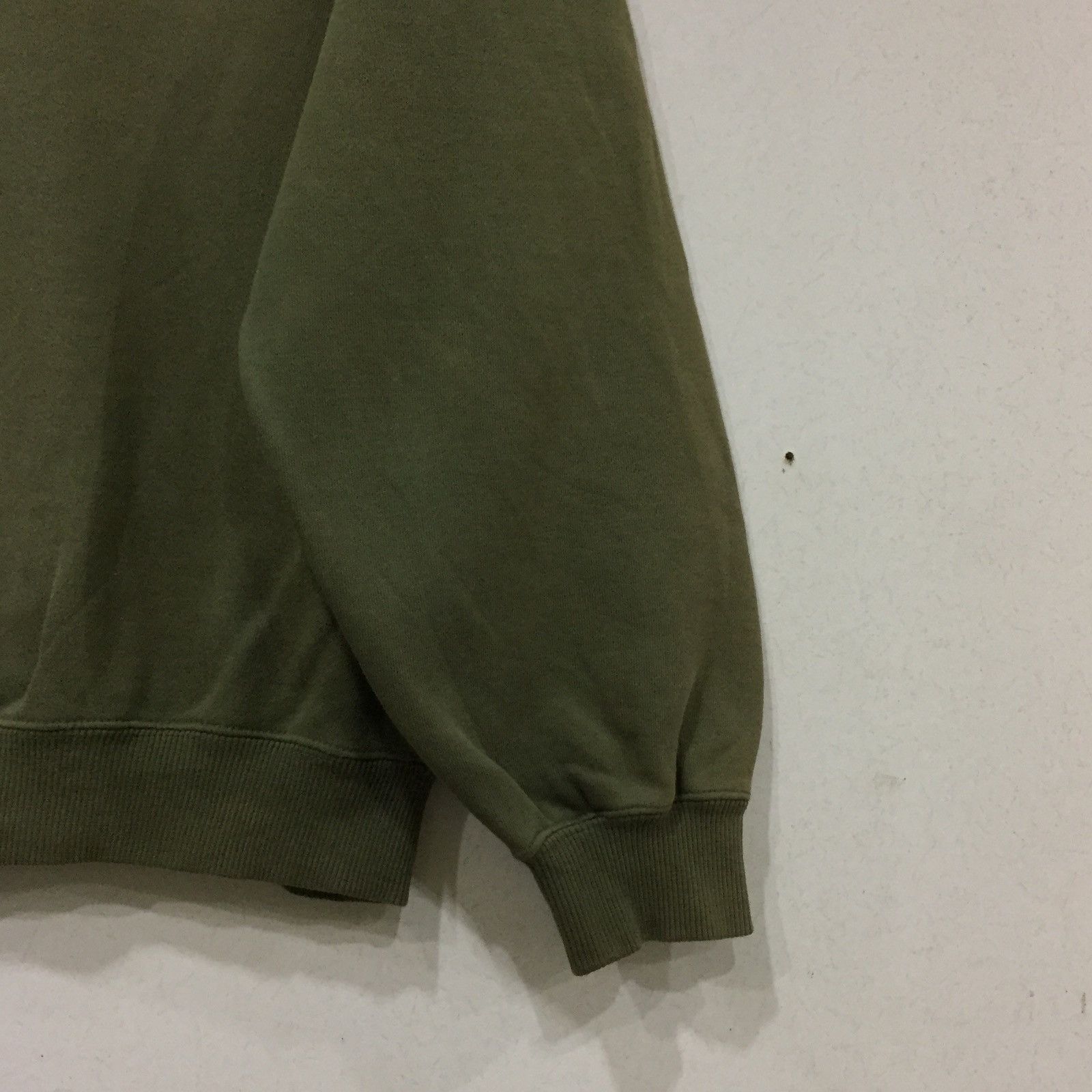 Disney × Mickey Mouse MICKEY MOUSE sweatshirt spell out big design.. green army Size US M / EU 48-50 / 2 - 8 Thumbnail