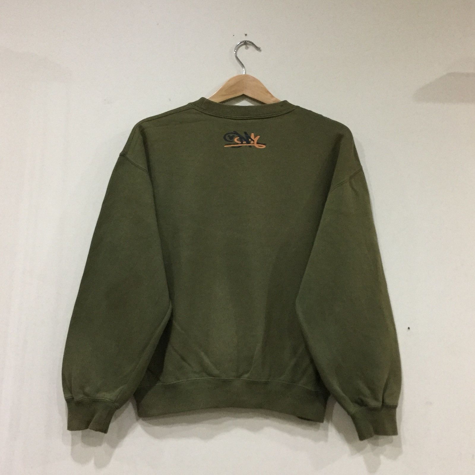 Disney × Mickey Mouse MICKEY MOUSE sweatshirt spell out big design.. green army Size US M / EU 48-50 / 2 - 4 Thumbnail