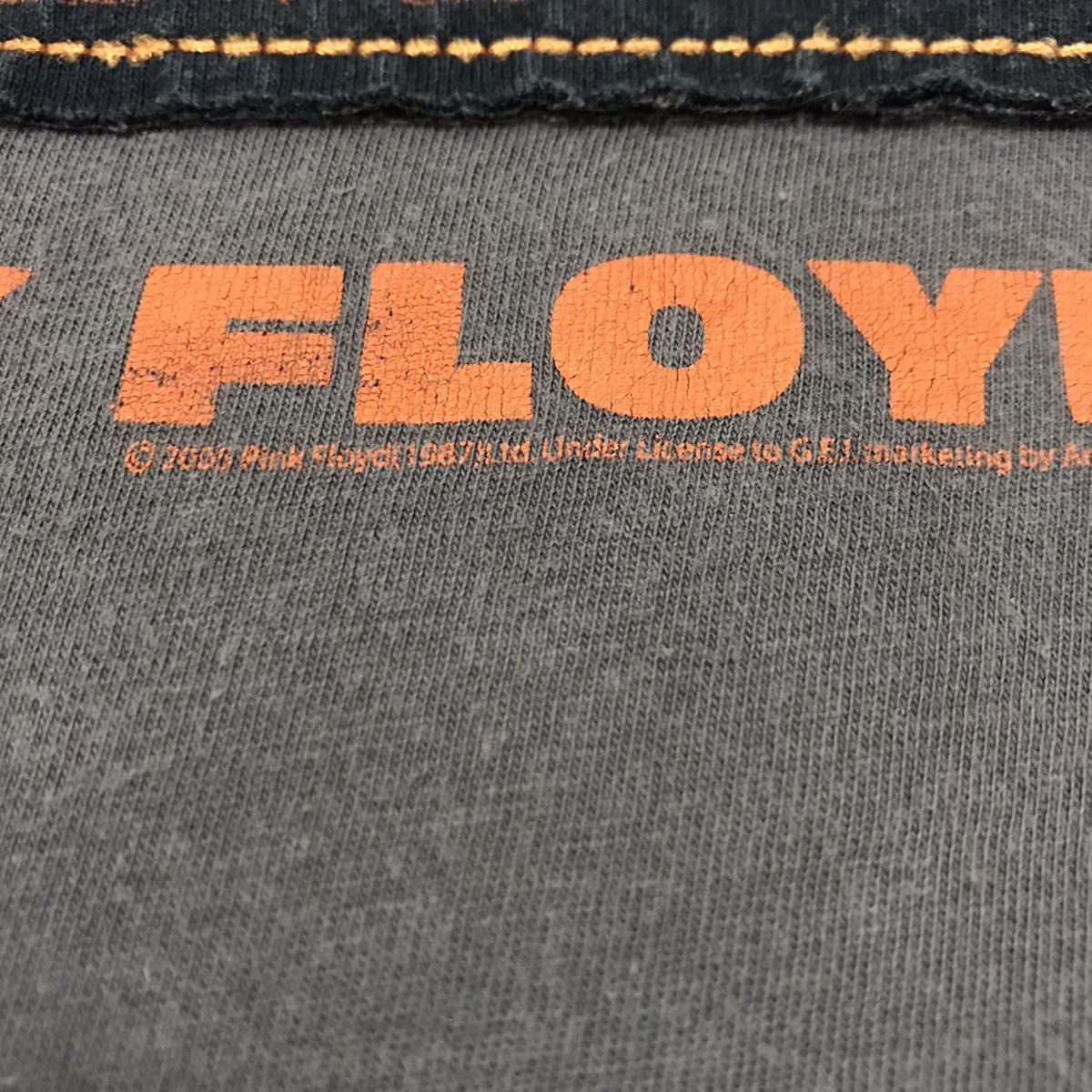Band Tees 2005 vintage Pink floyd band tshirt Size US M / EU 48-50 / 2 - 8 Thumbnail