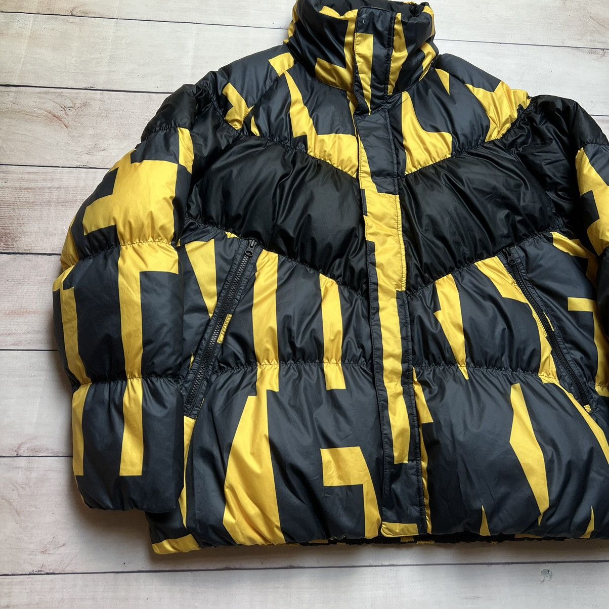 Nike Vintage Nike Print Puffer Down Jacket Ochre Black Yellow Size US XL / EU 56 / 4 - 2 Thumbnail