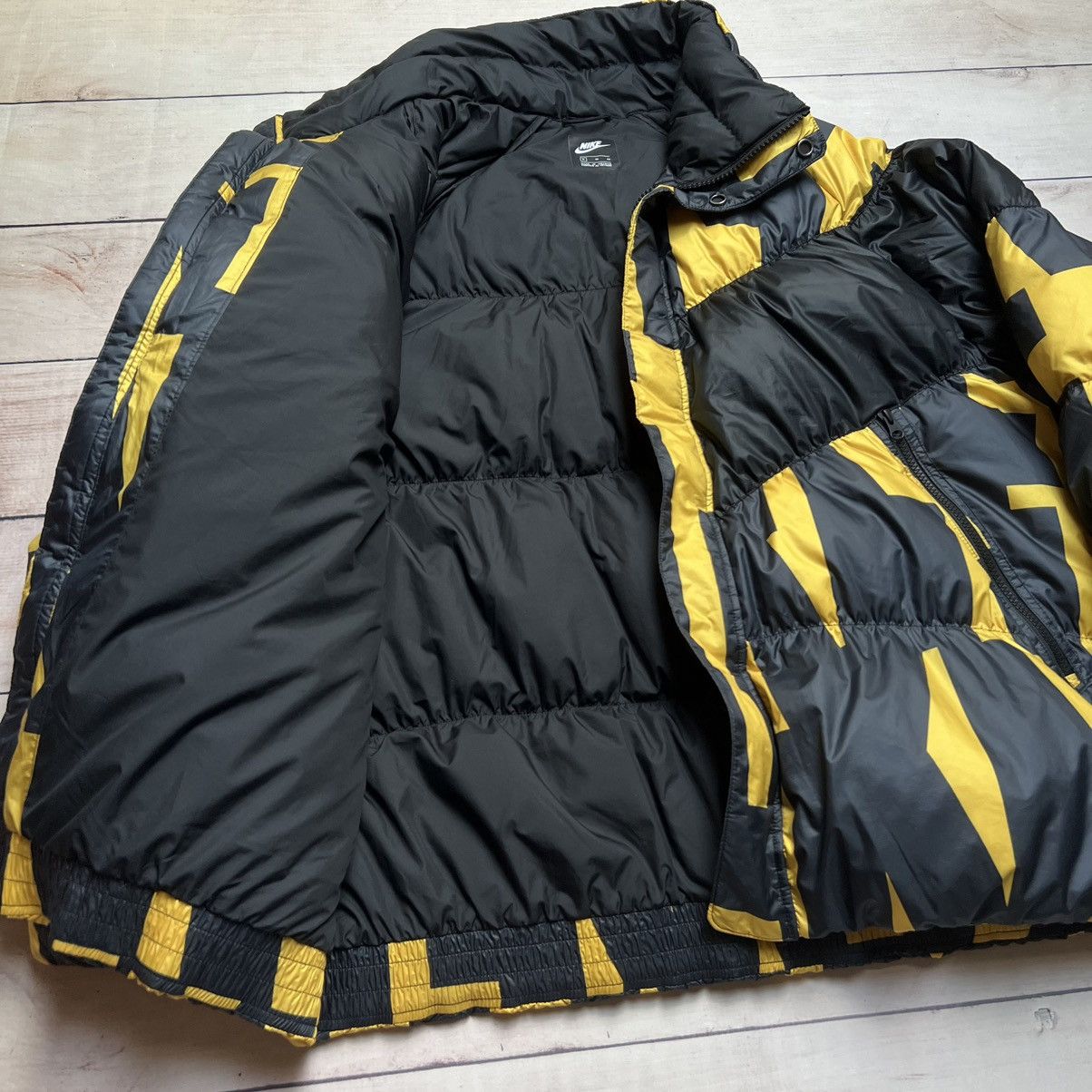 Nike Vintage Nike Print Puffer Down Jacket Ochre Black Yellow Size US XL / EU 56 / 4 - 6 Thumbnail